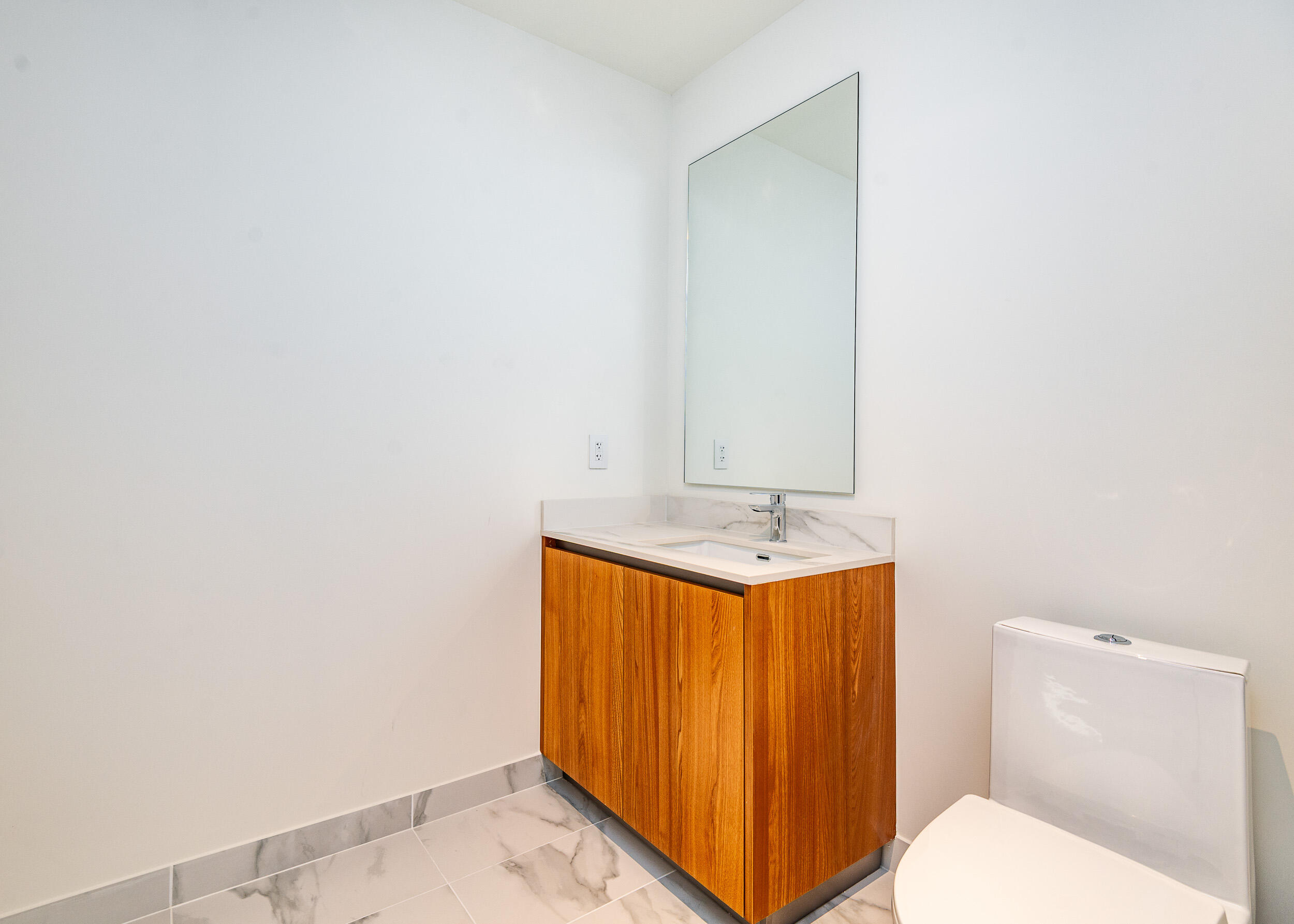 1400 Biscayne #901, Miami FL 33132