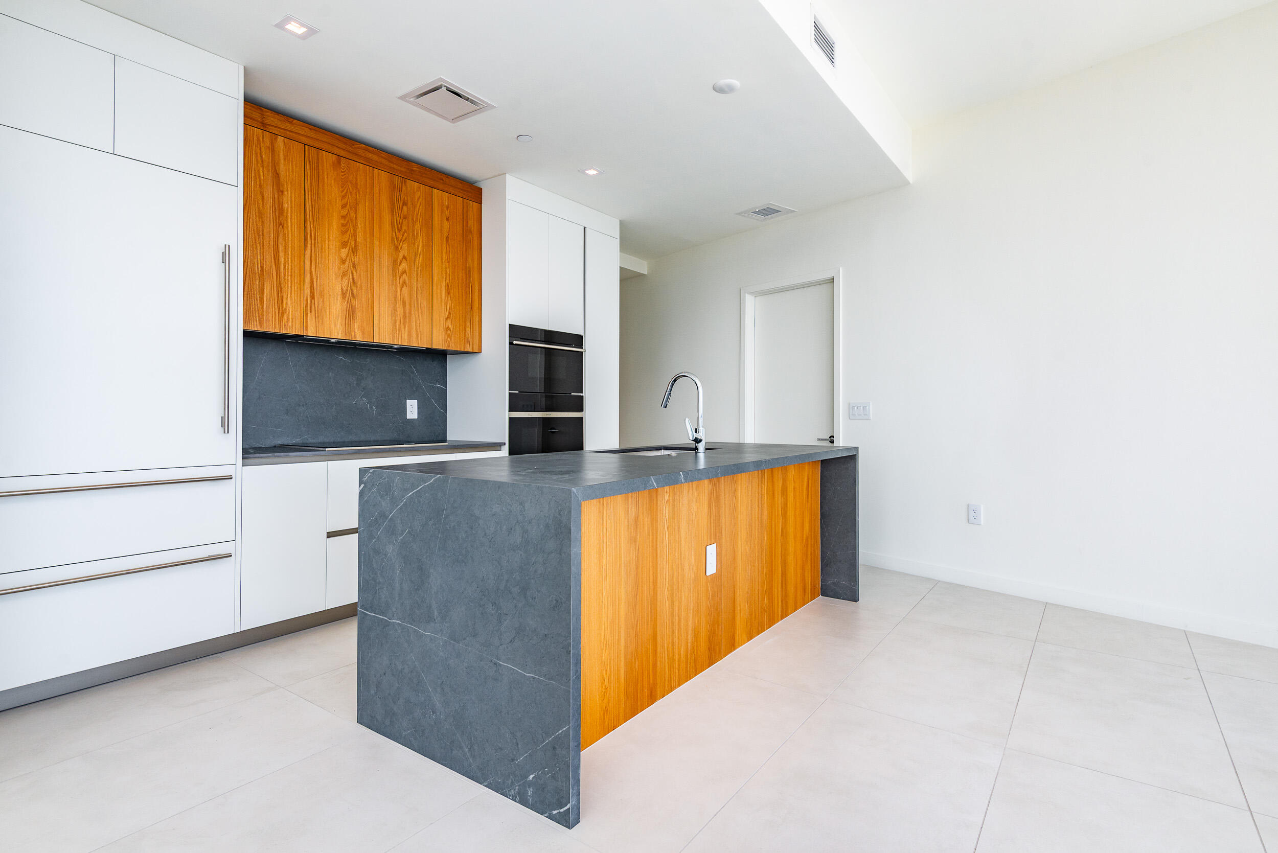 1400 Biscayne #901, Miami FL 33132