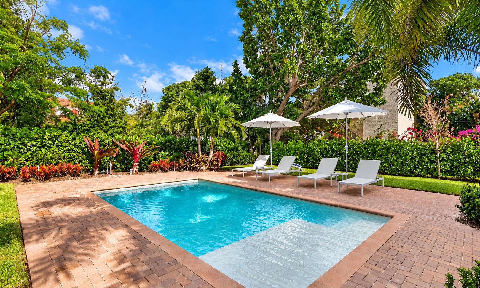 237/225 Monroe, West Palm Beach FL 33405