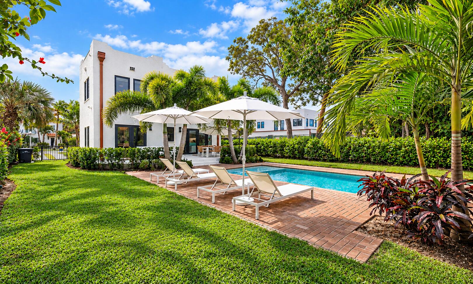 237/225 Monroe, West Palm Beach FL 33405