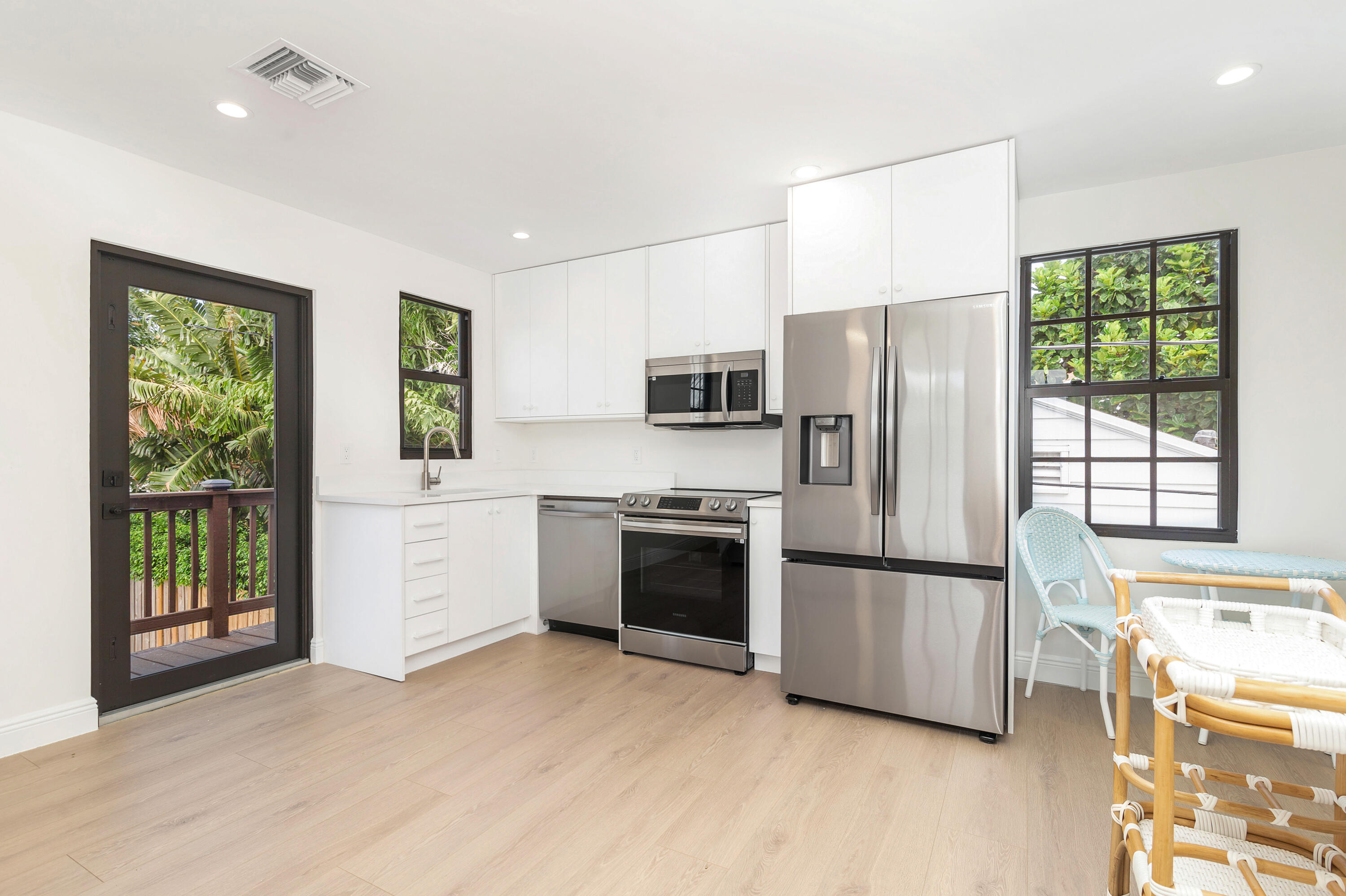 237/225 Monroe, West Palm Beach FL 33405