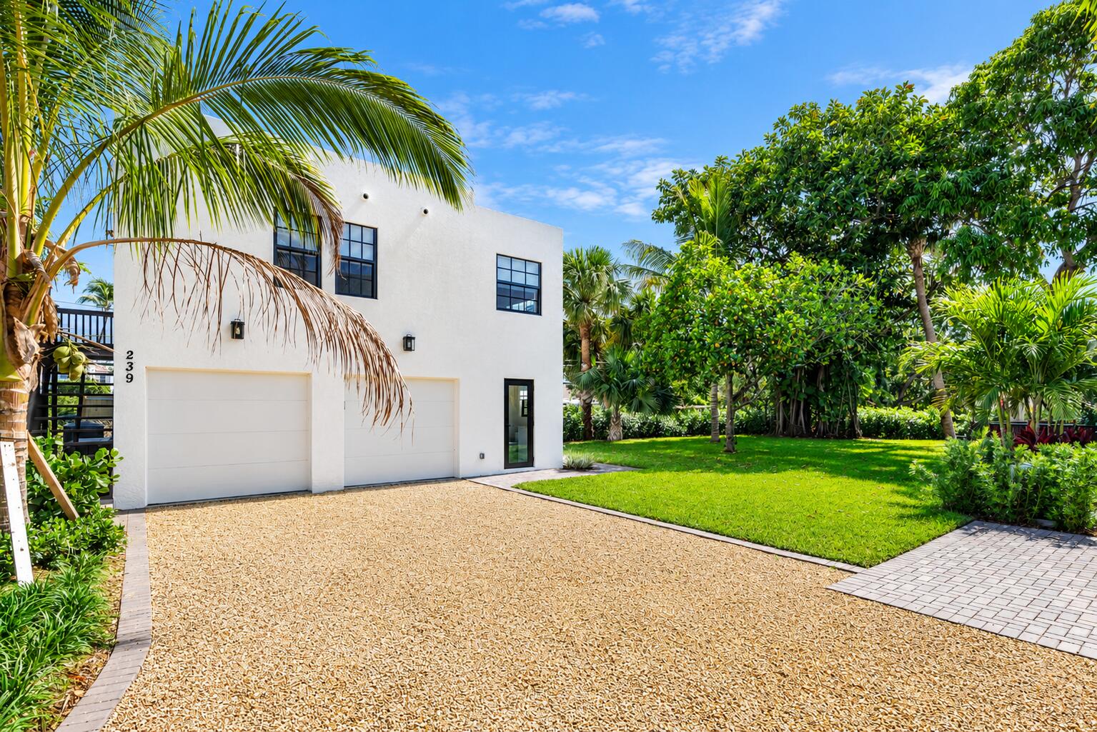 237/225 Monroe, West Palm Beach FL 33405