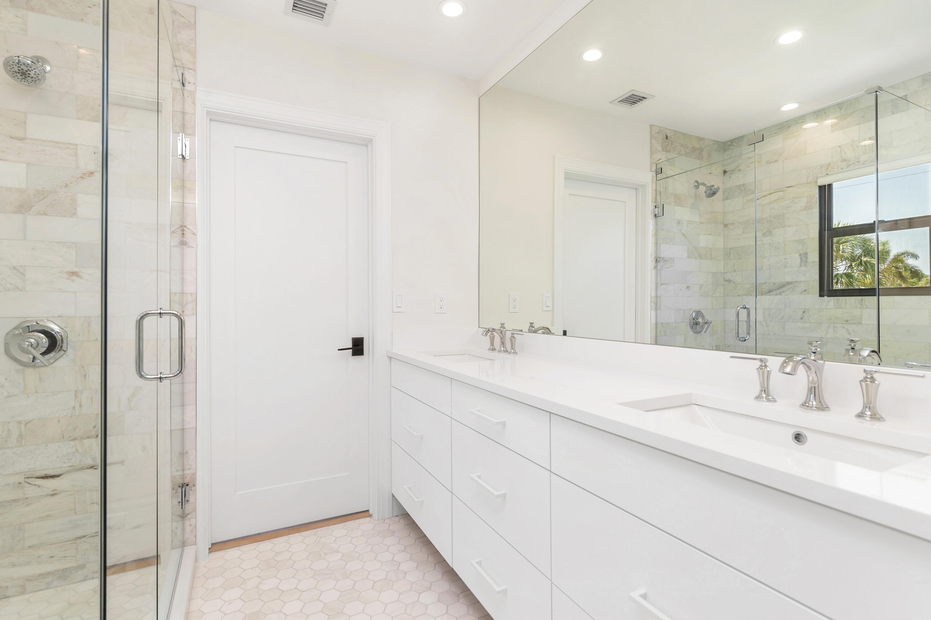 237/225 Monroe, West Palm Beach FL 33405