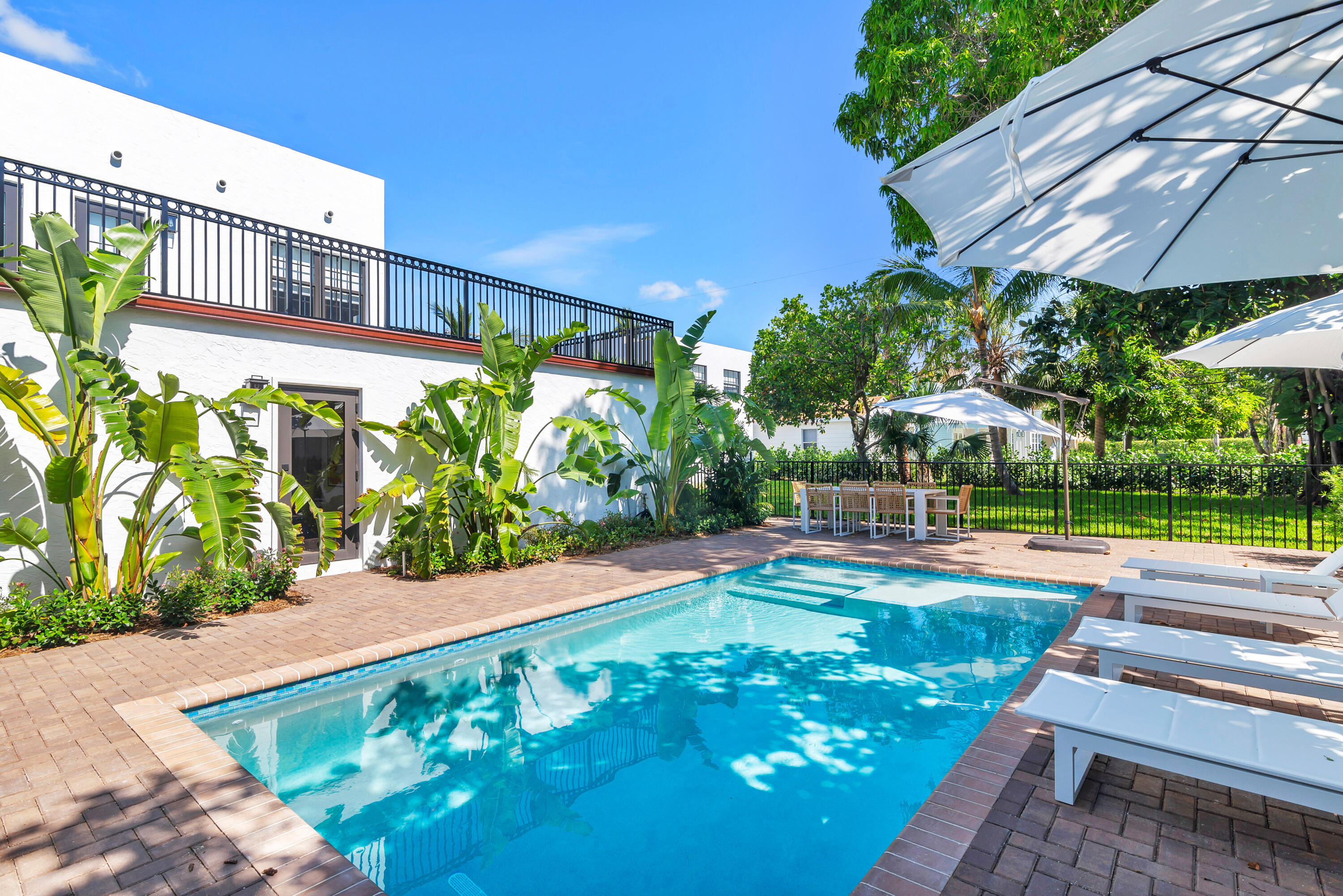 237/225 Monroe, West Palm Beach FL 33405