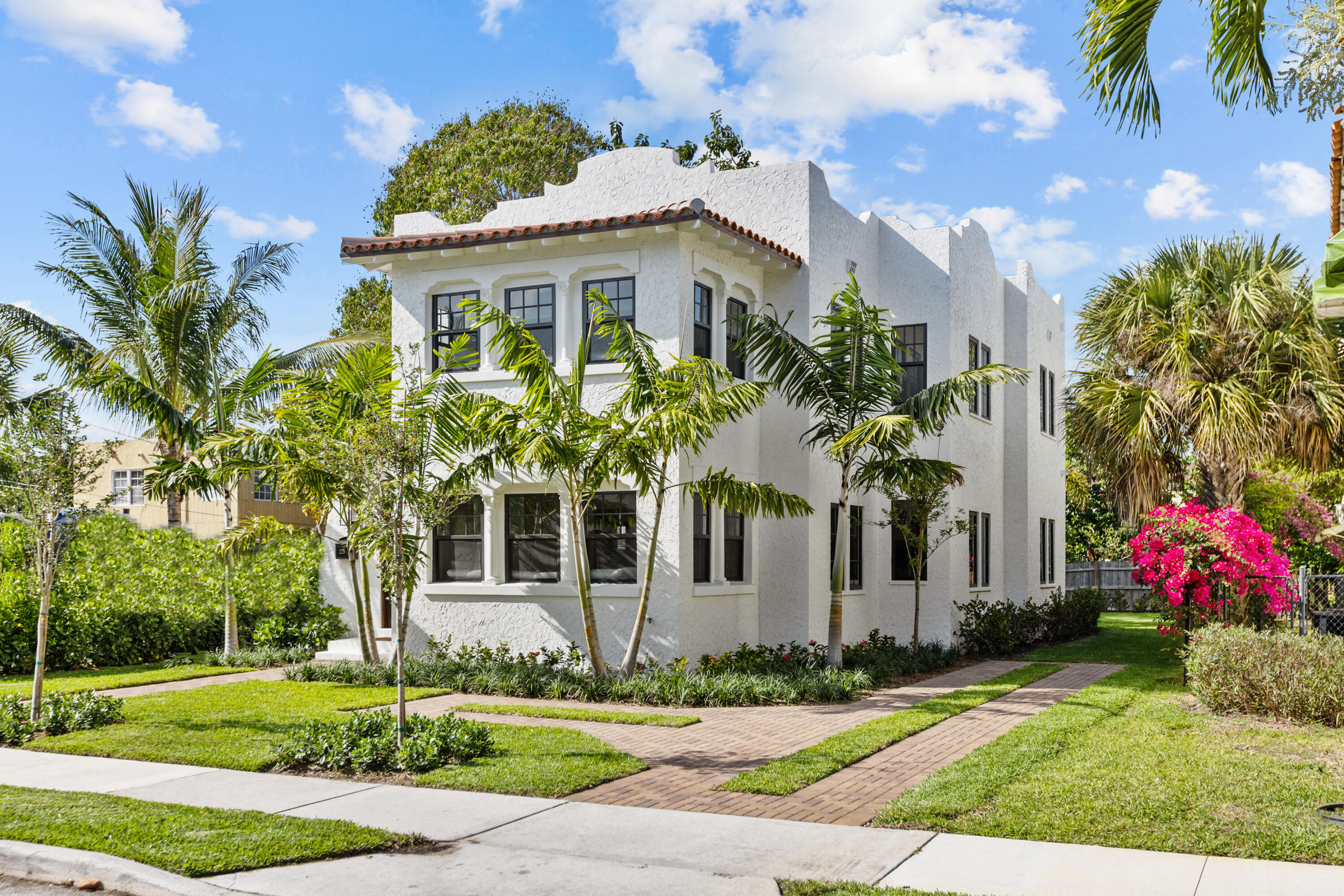 237/225 Monroe, West Palm Beach FL 33405