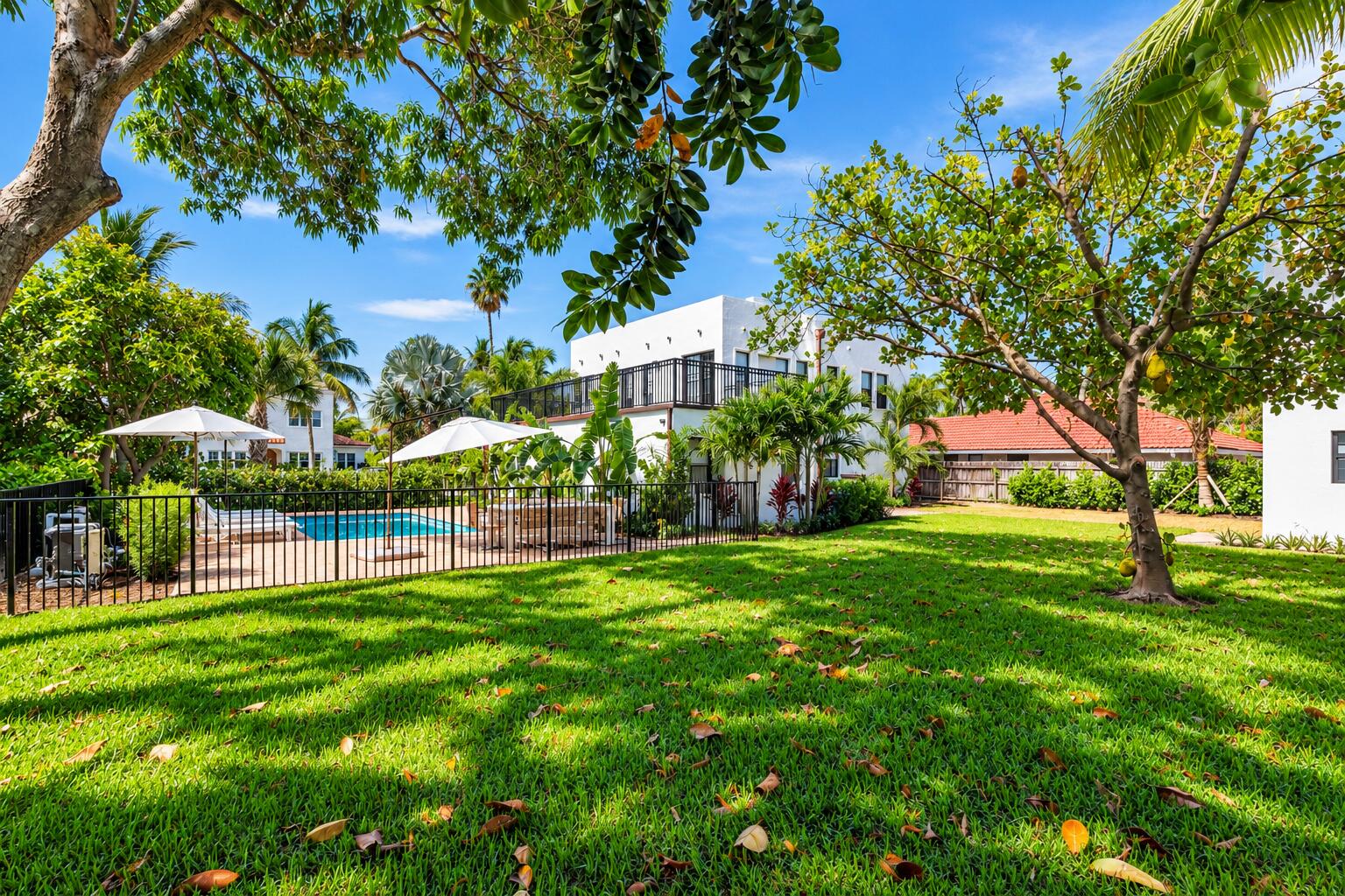 237/225 Monroe, West Palm Beach FL 33405