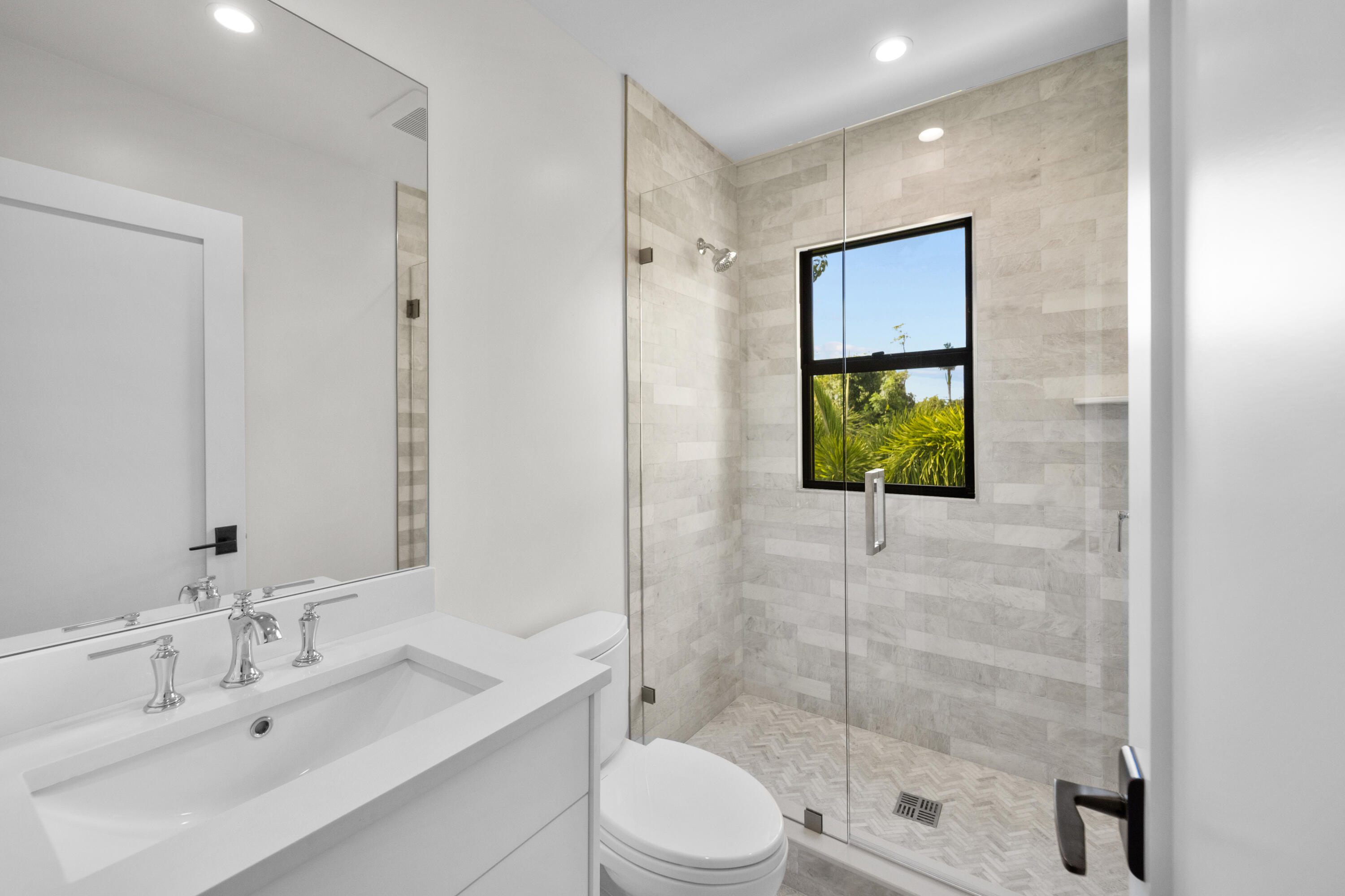 237/225 Monroe, West Palm Beach FL 33405