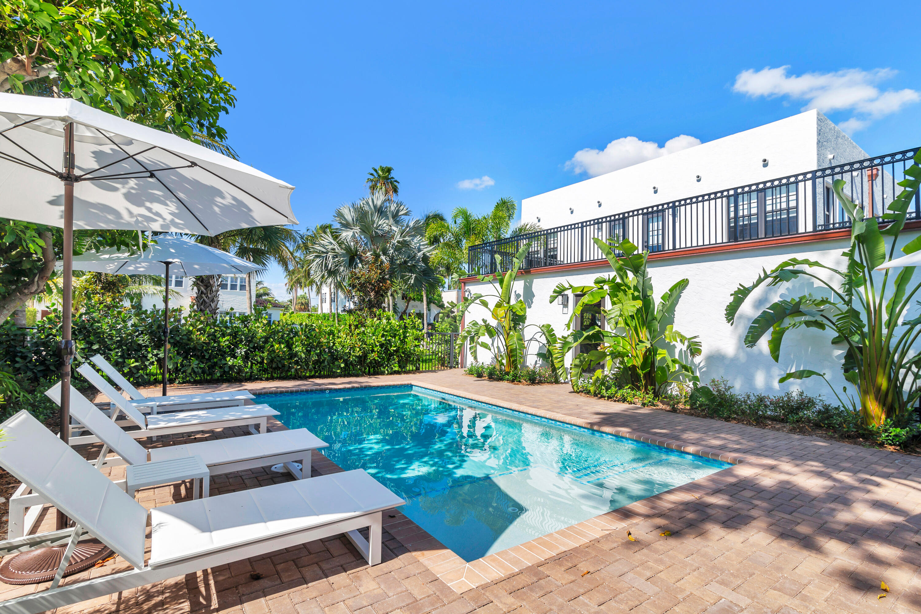 237/225 Monroe, West Palm Beach FL 33405