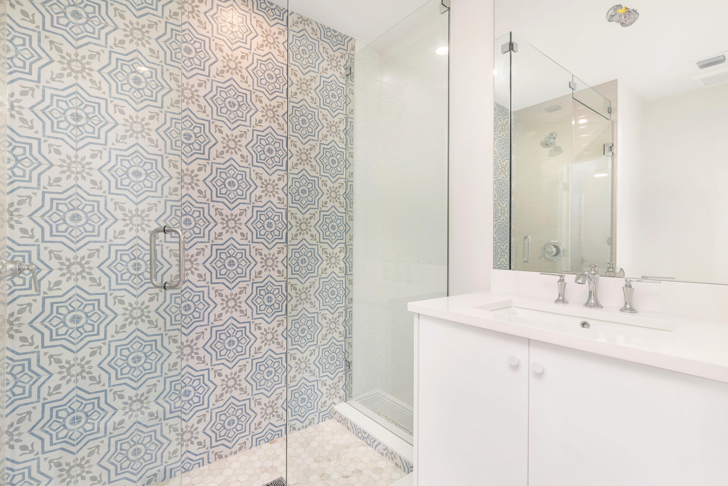 237/225 Monroe, West Palm Beach FL 33405