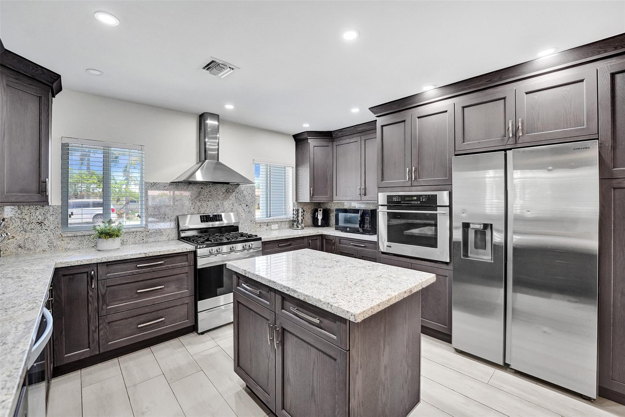 2256 SE 10TH, Pompano Beach FL 33062