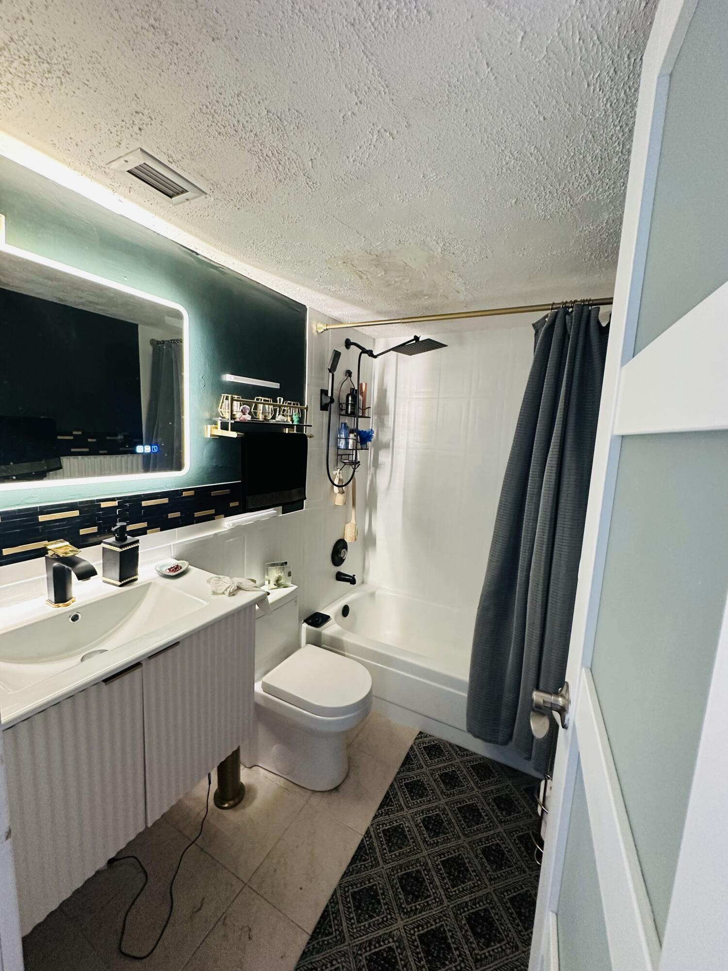 13155 Ixora #701, North Miami FL 33181