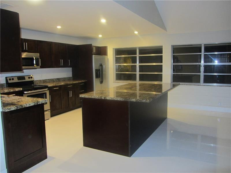 8761 Holly #201, Tamarac FL 33321