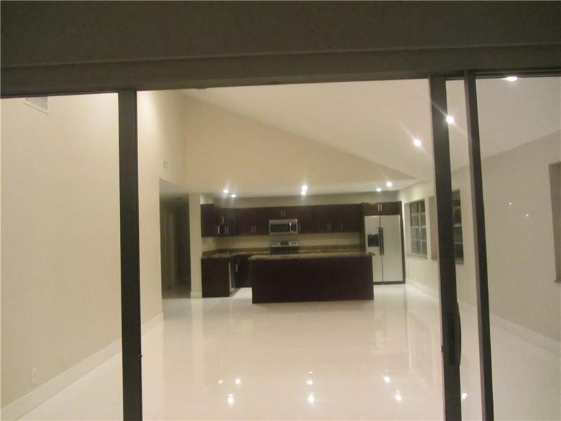 8761 Holly #201, Tamarac FL 33321