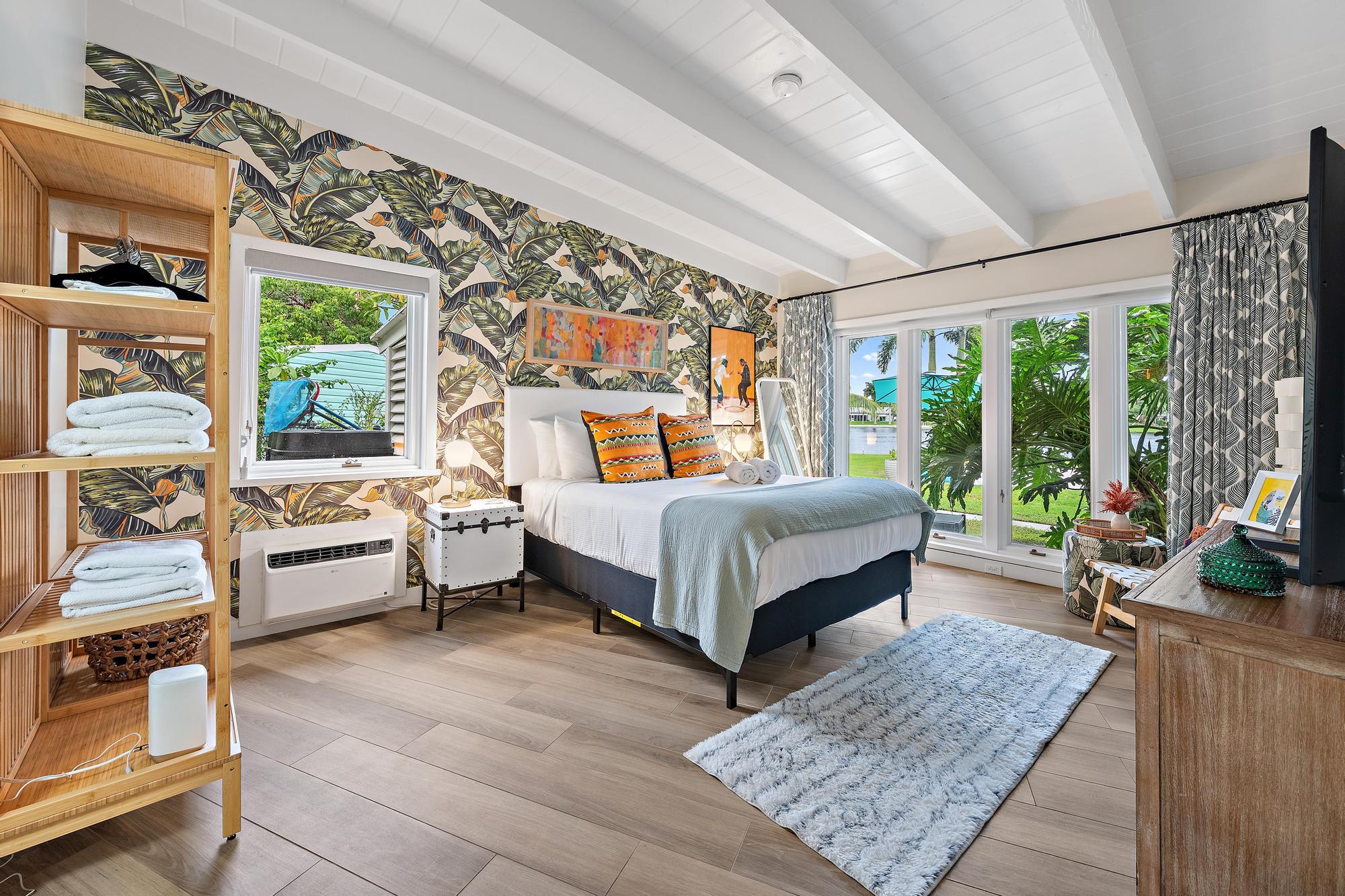 7128 W Lake, Lake Clarke Shores FL 33406