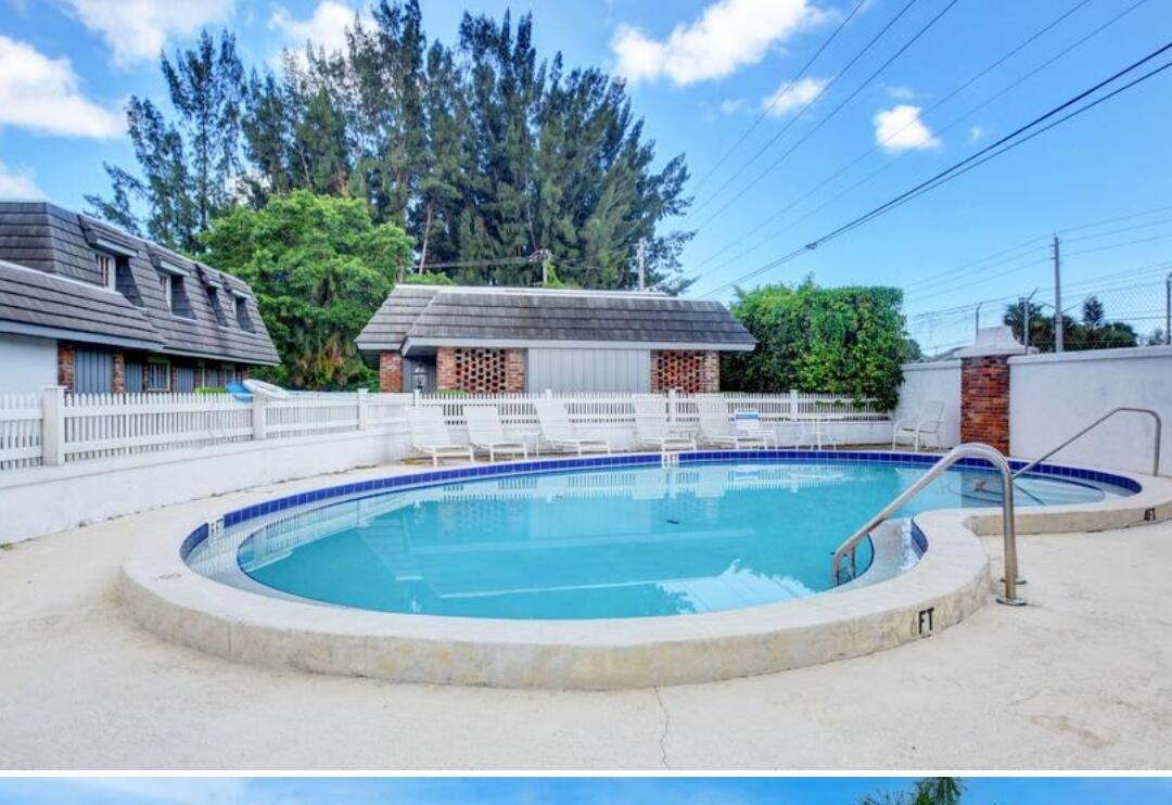 415 Pine Tree #17, Atlantis FL 33462