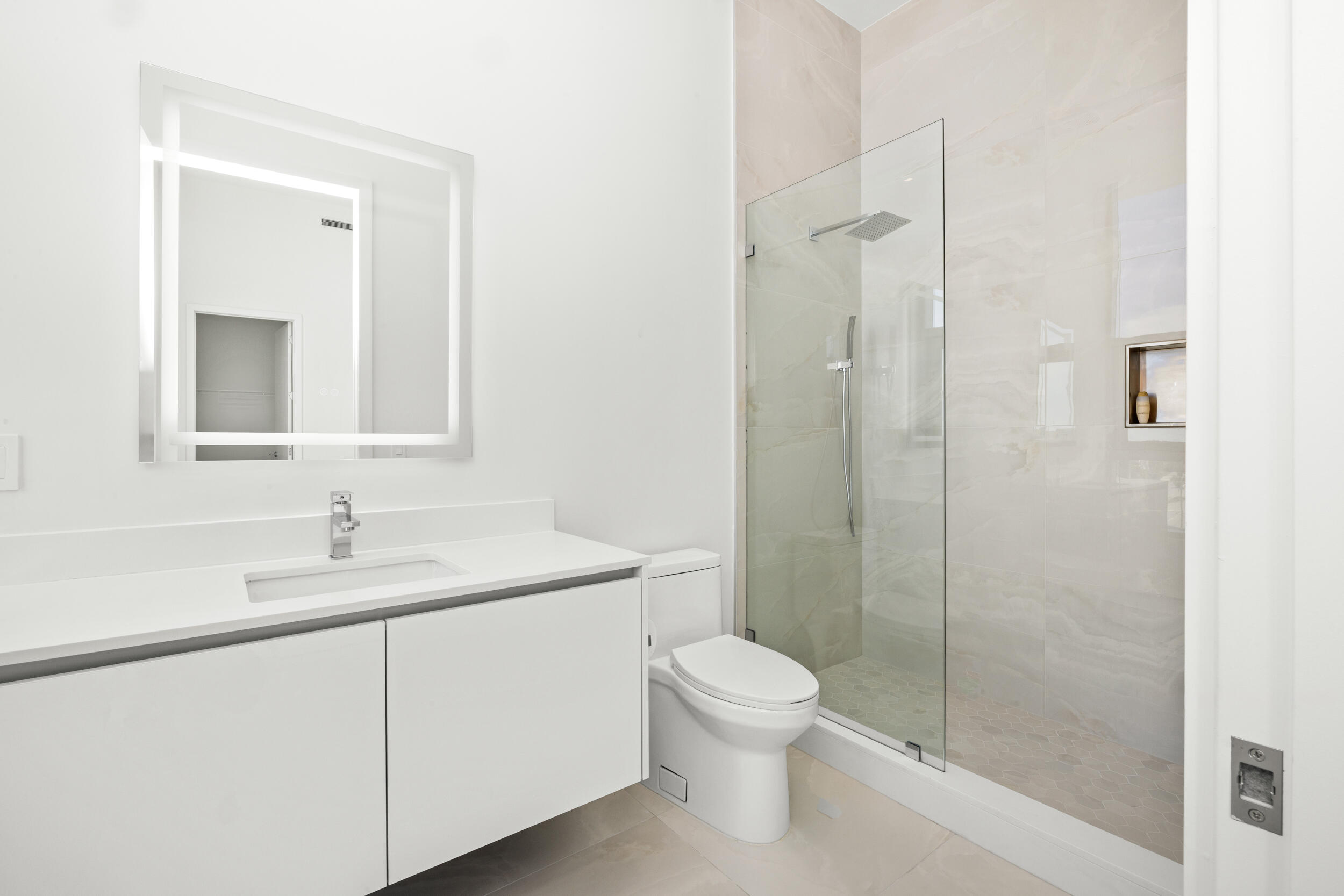 220 LAKE SHORE #612, West Palm Beach FL 33403