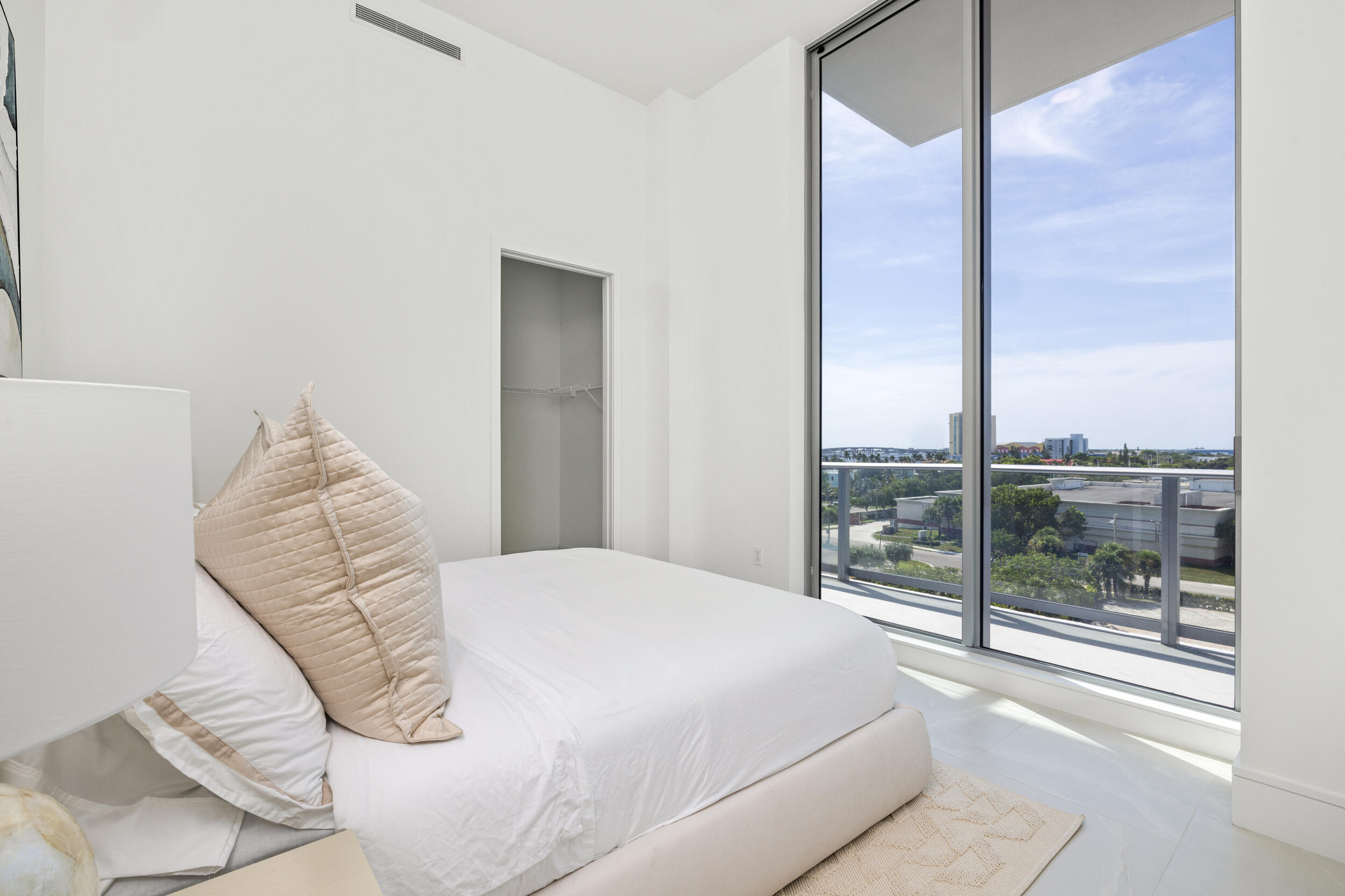 220 LAKE SHORE #612, West Palm Beach FL 33403