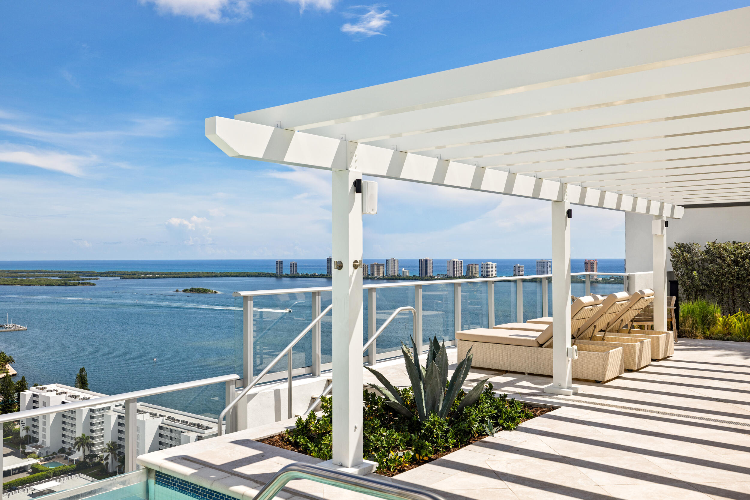 220 LAKE SHORE #612, West Palm Beach FL 33403