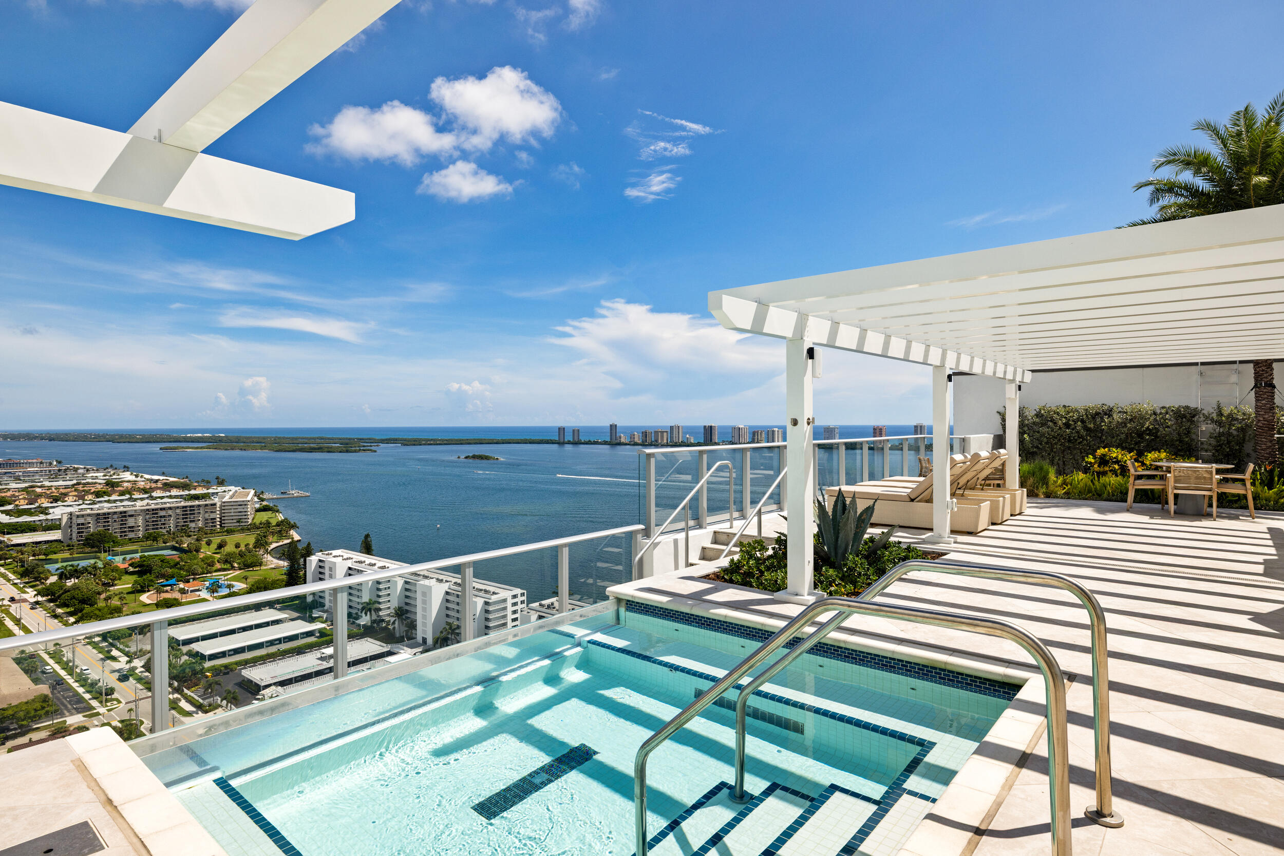 220 LAKE SHORE #612, West Palm Beach FL 33403