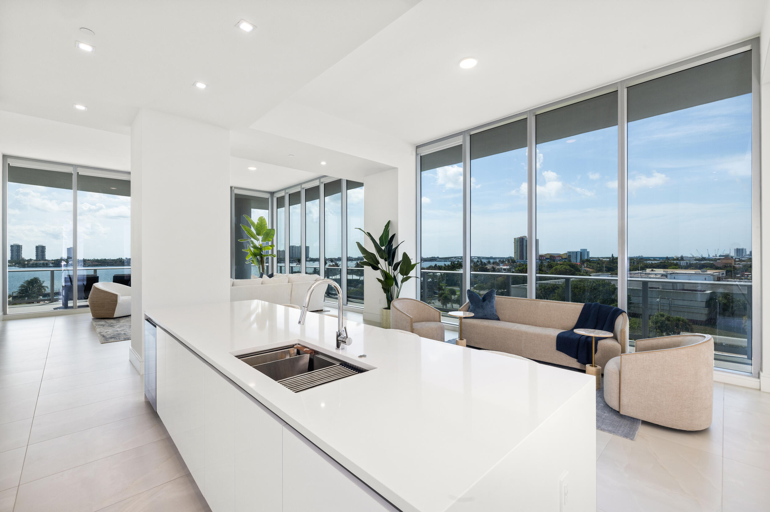 220 LAKE SHORE #612, West Palm Beach FL 33403