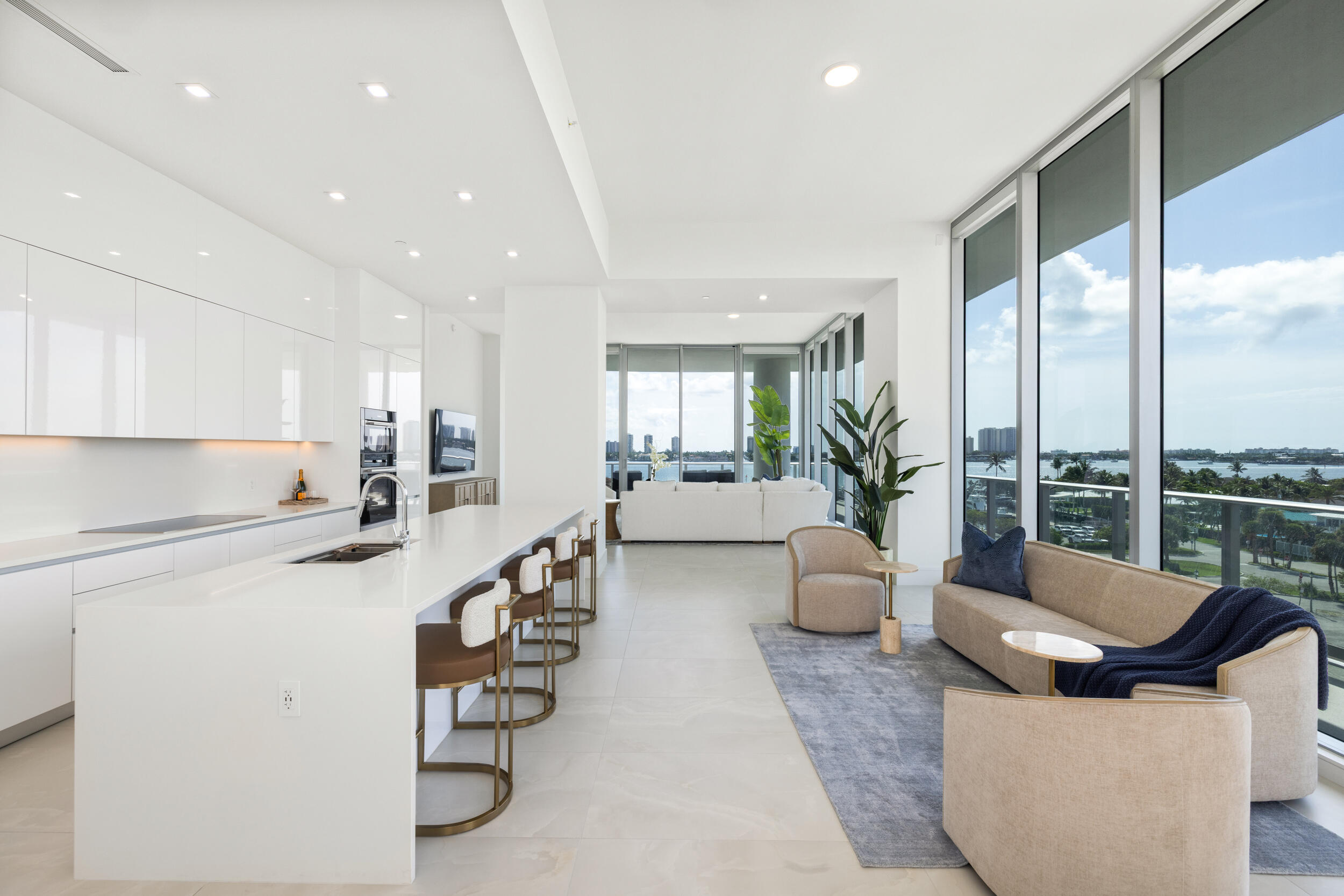 220 LAKE SHORE #612, West Palm Beach FL 33403