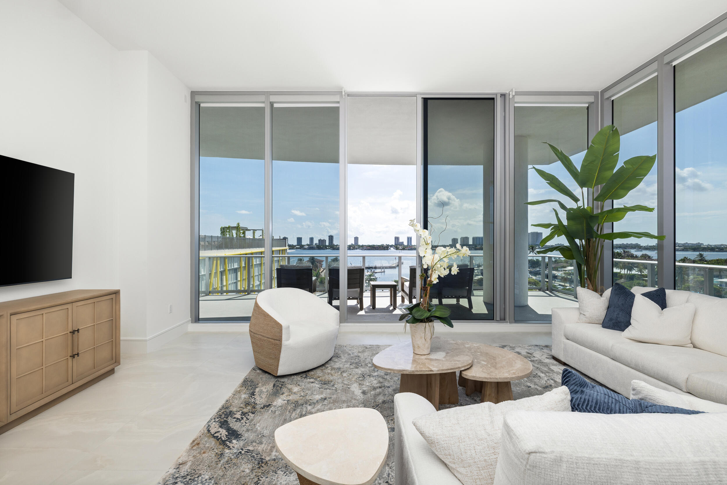 220 LAKE SHORE #612, West Palm Beach FL 33403