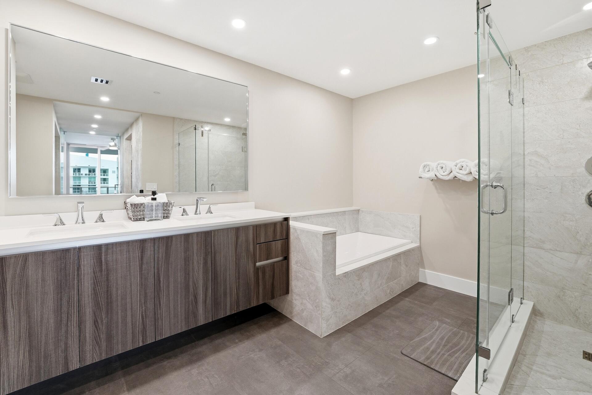 488 NE 18th #5009, Miami FL 33132