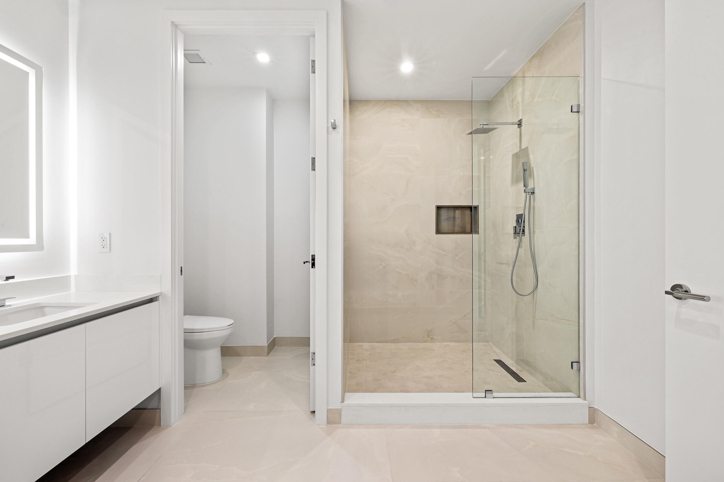 220 Lake Shore #704, Lake Park FL 33403