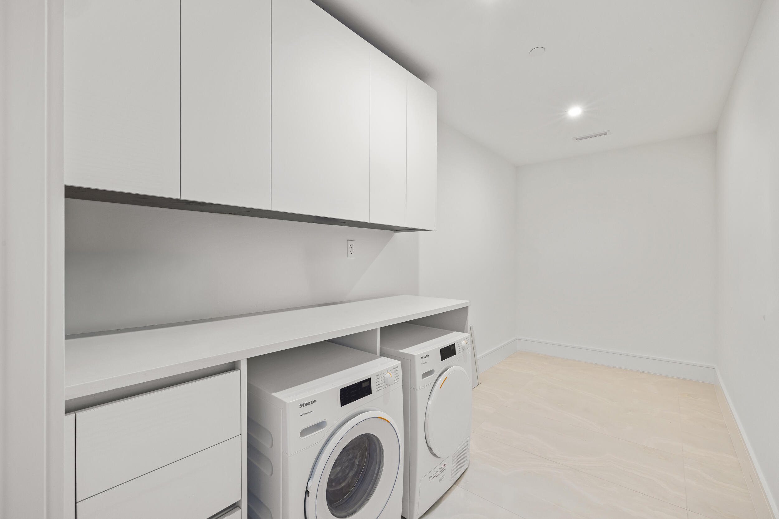 220 Lake Shore #704, Lake Park FL 33403