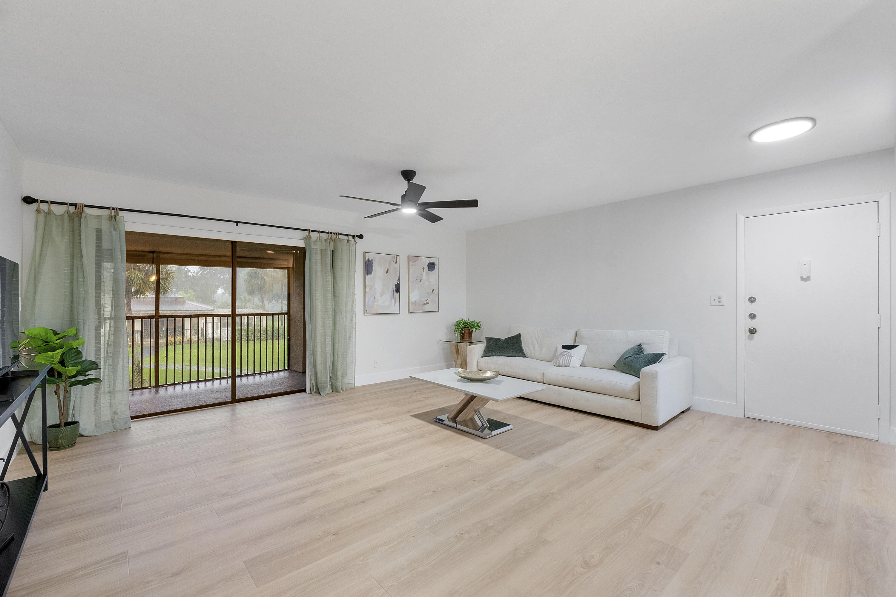 195 DEER CREEK #807, Deerfield Beach FL 33442