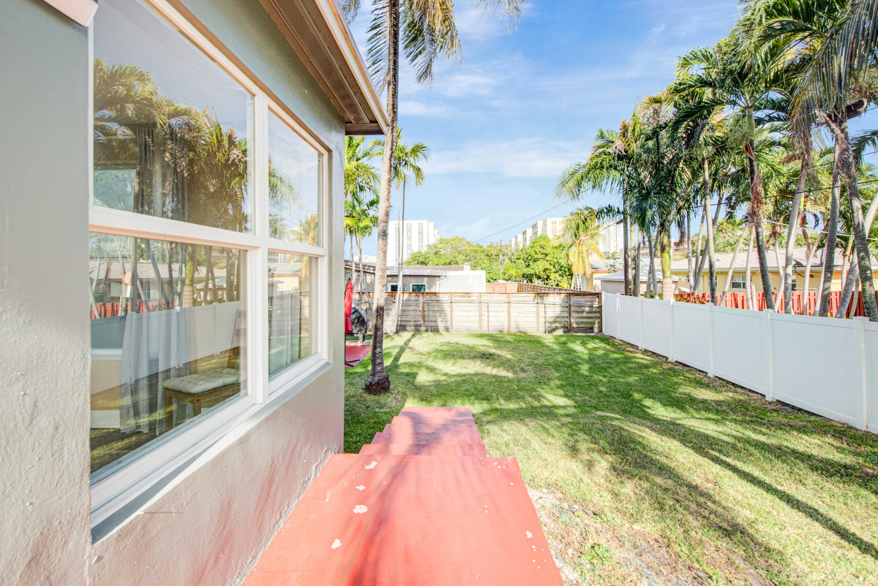 1100 NE 4TH, Hallandale Beach FL 33009