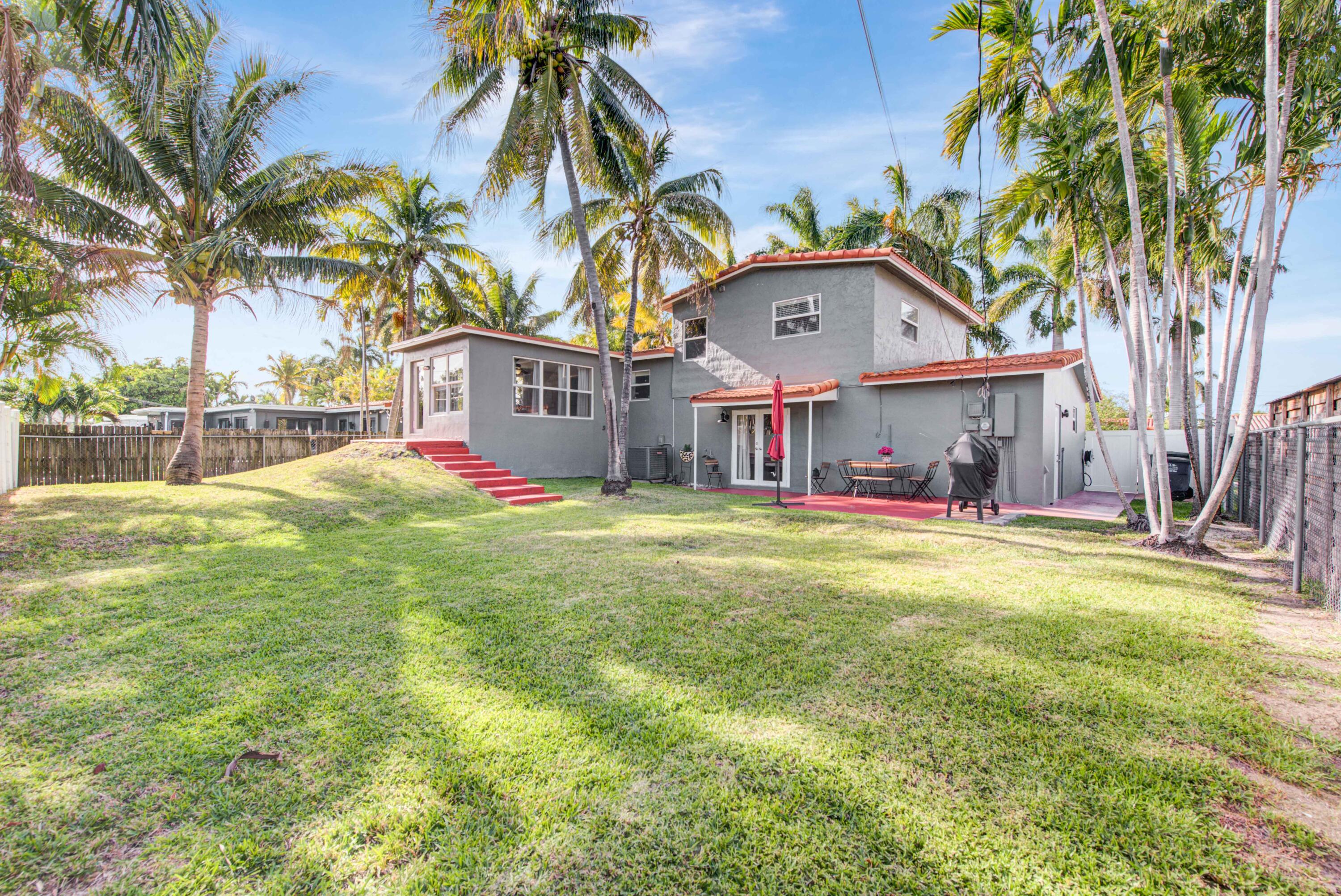 1100 NE 4TH, Hallandale Beach FL 33009
