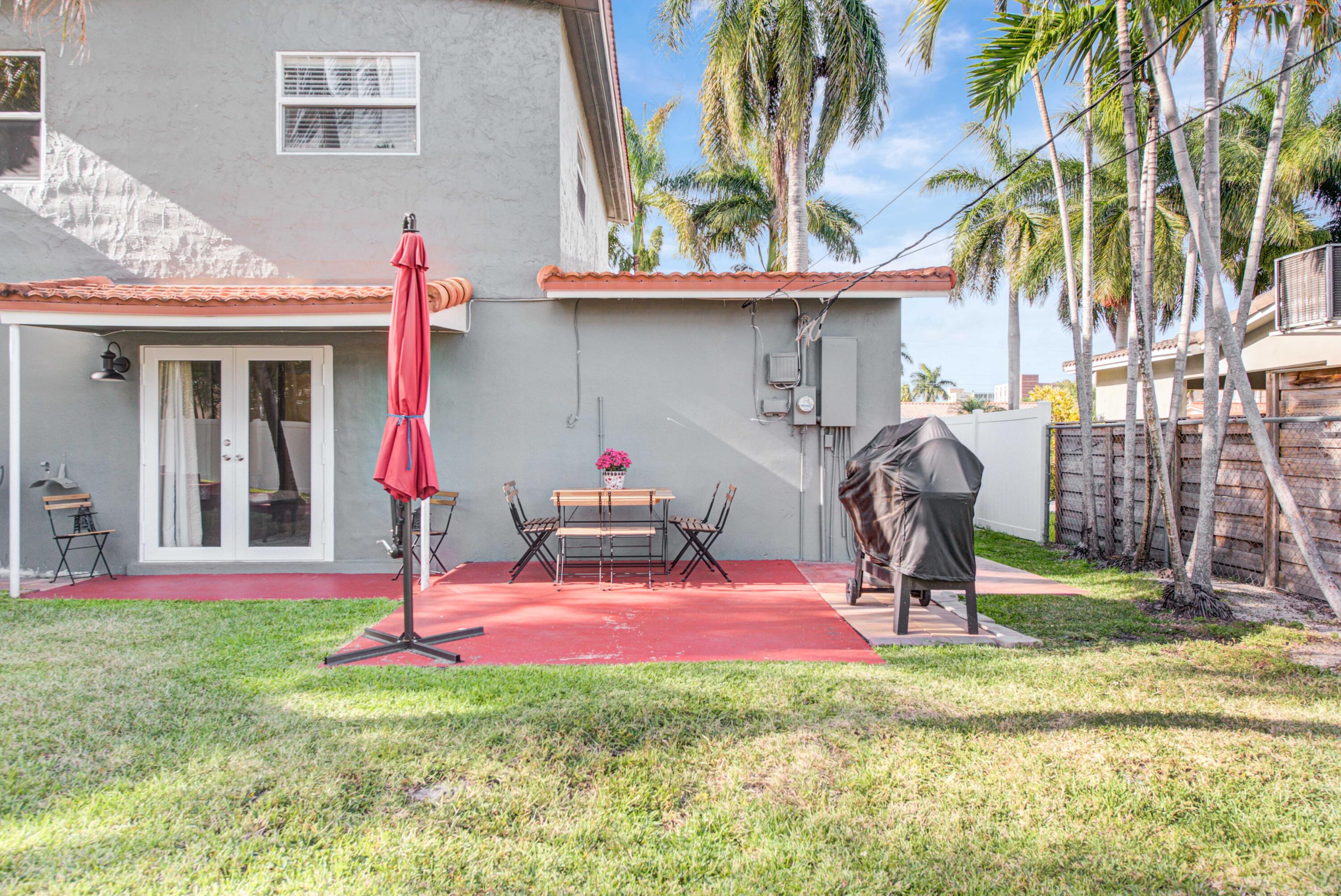 1100 NE 4TH, Hallandale Beach FL 33009