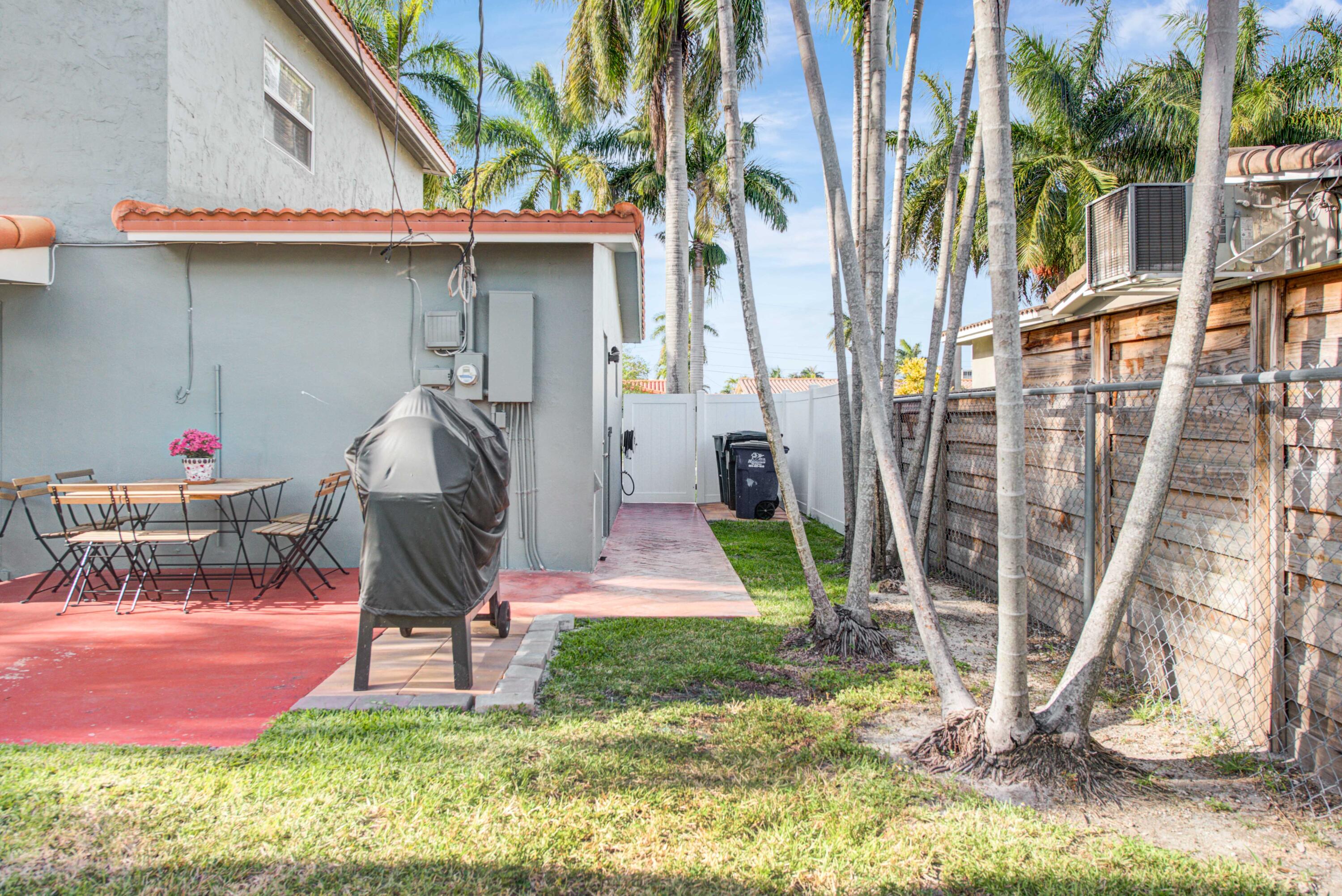 1100 NE 4TH, Hallandale Beach FL 33009