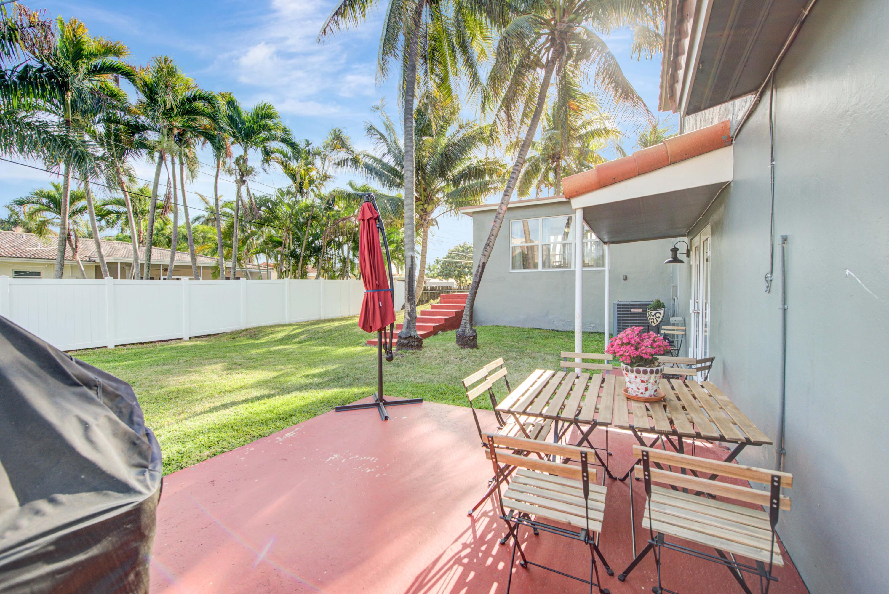 1100 NE 4TH, Hallandale Beach FL 33009