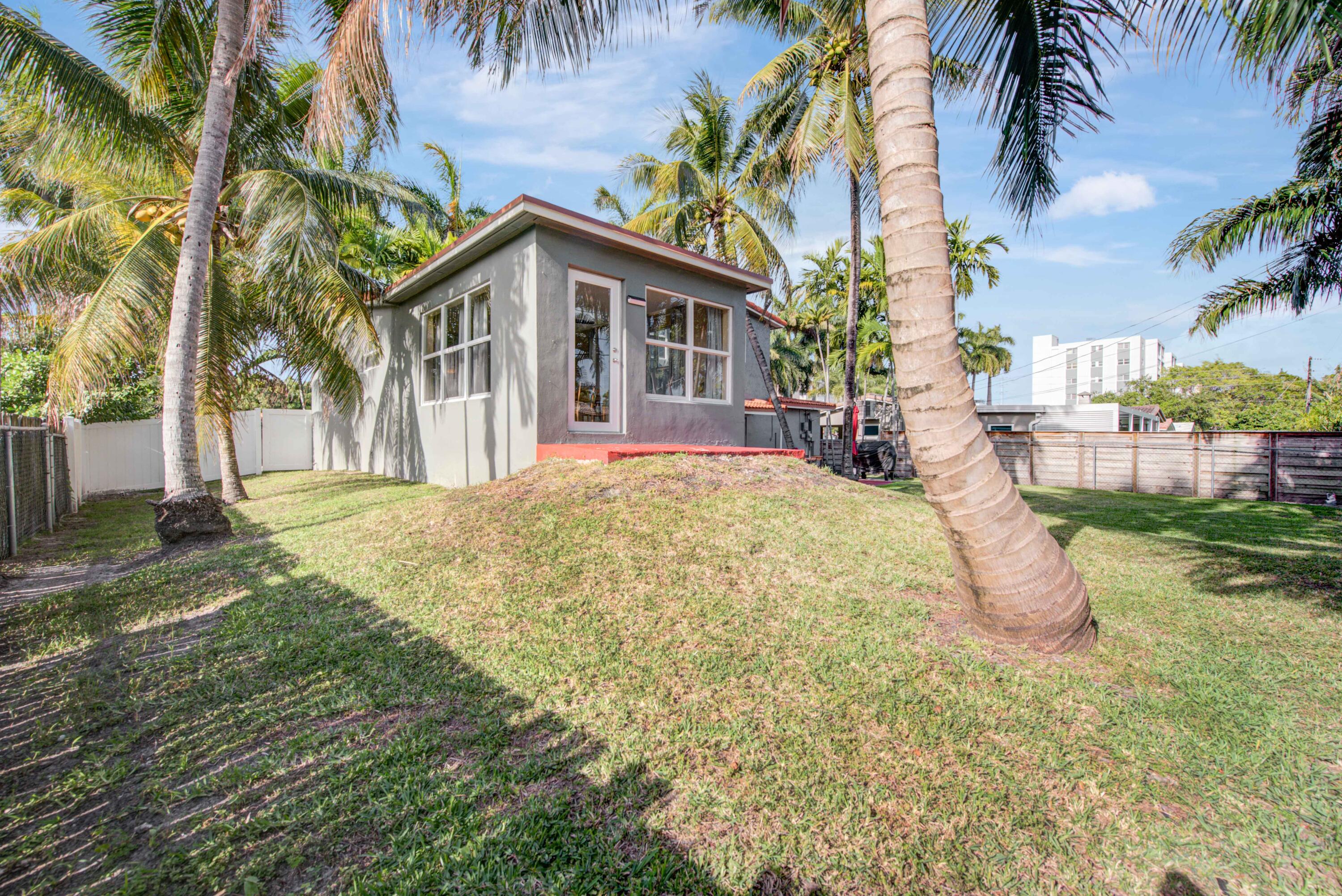 1100 NE 4TH, Hallandale Beach FL 33009