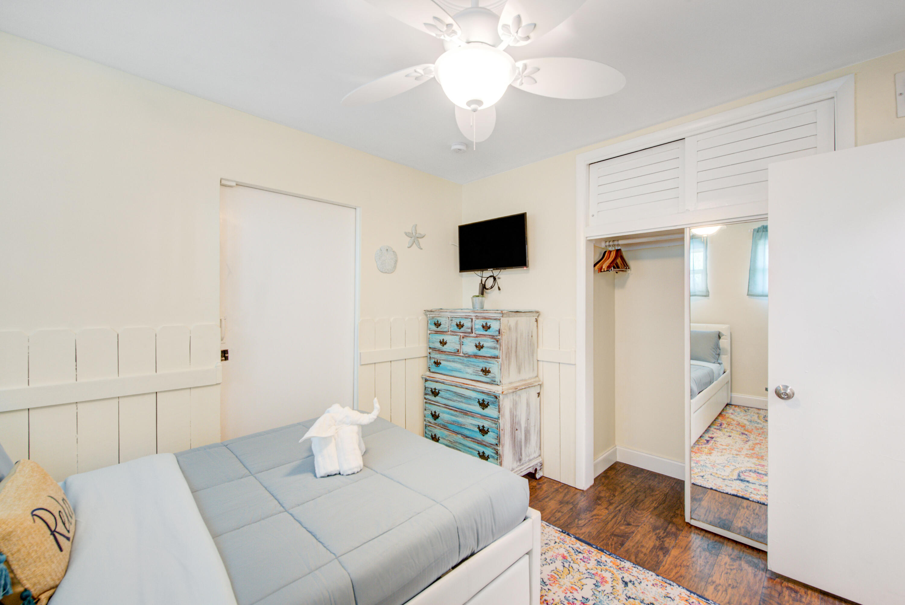 1100 NE 4TH, Hallandale Beach FL 33009