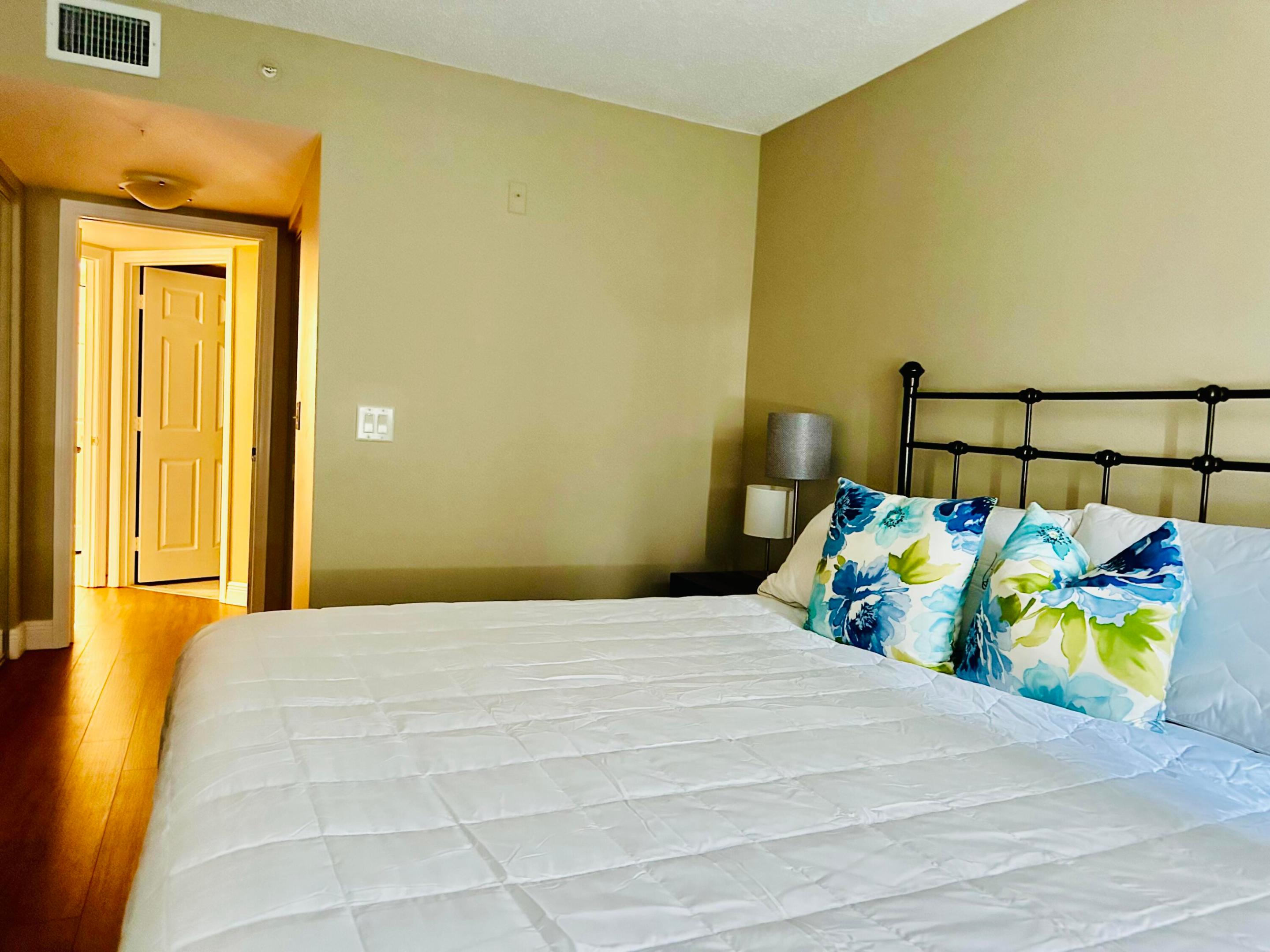 500 N CRESTWOOD #519, Royal Palm Beach FL 33411