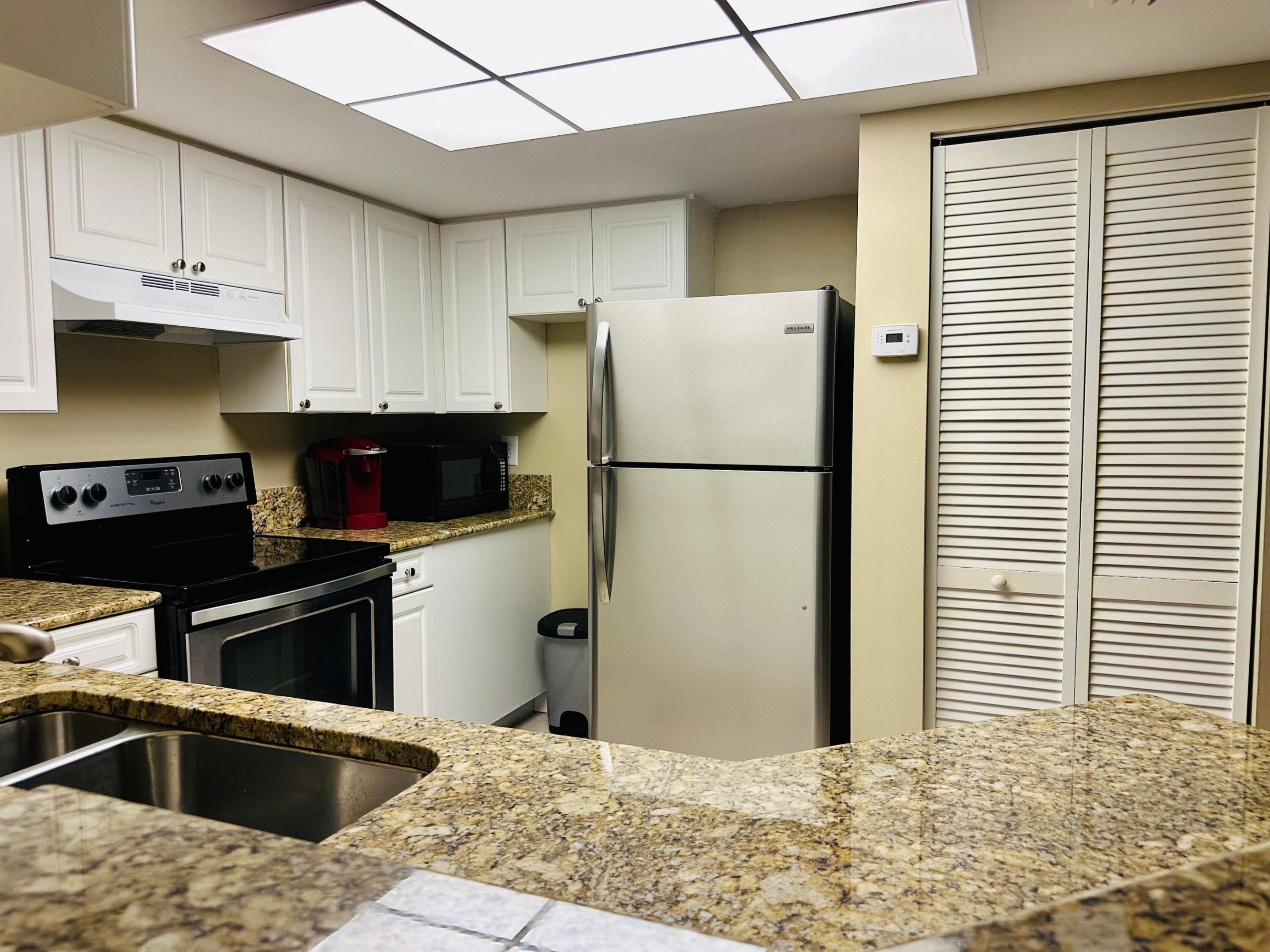500 N CRESTWOOD #519, Royal Palm Beach FL 33411