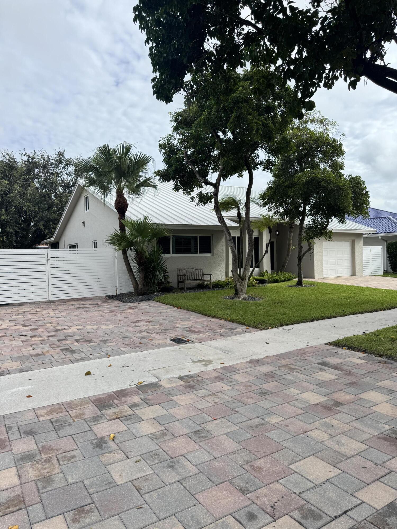 355 SE 7TH, Dania Beach FL 33004
