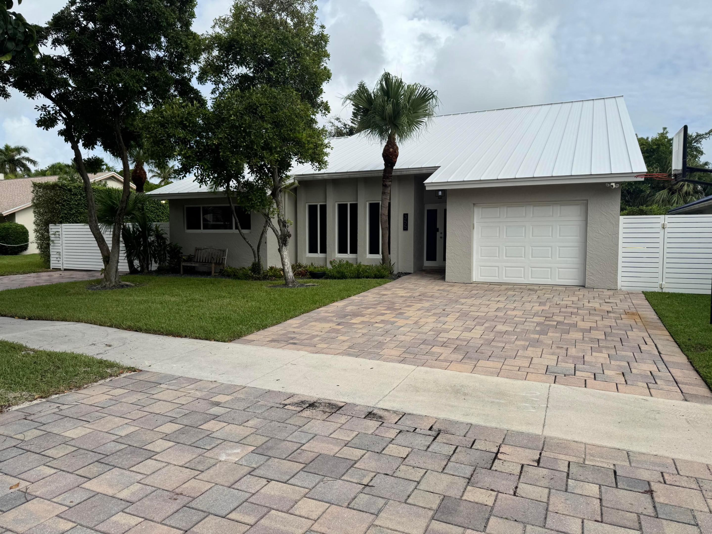 355 SE 7TH, Dania Beach FL 33004