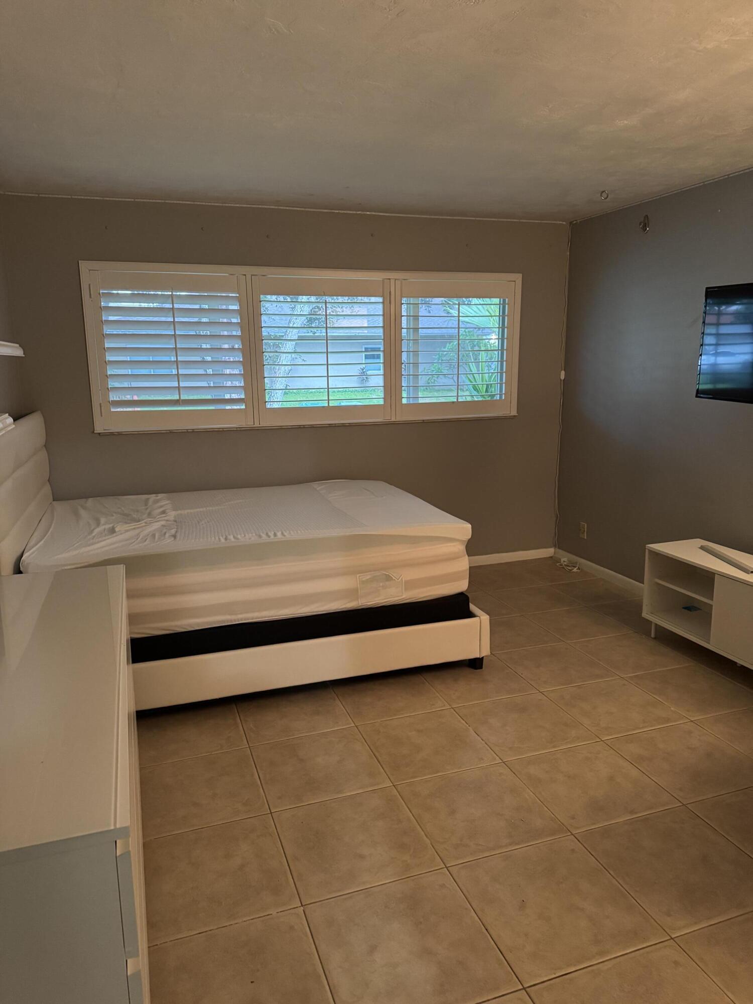 355 SE 7TH, Dania Beach FL 33004