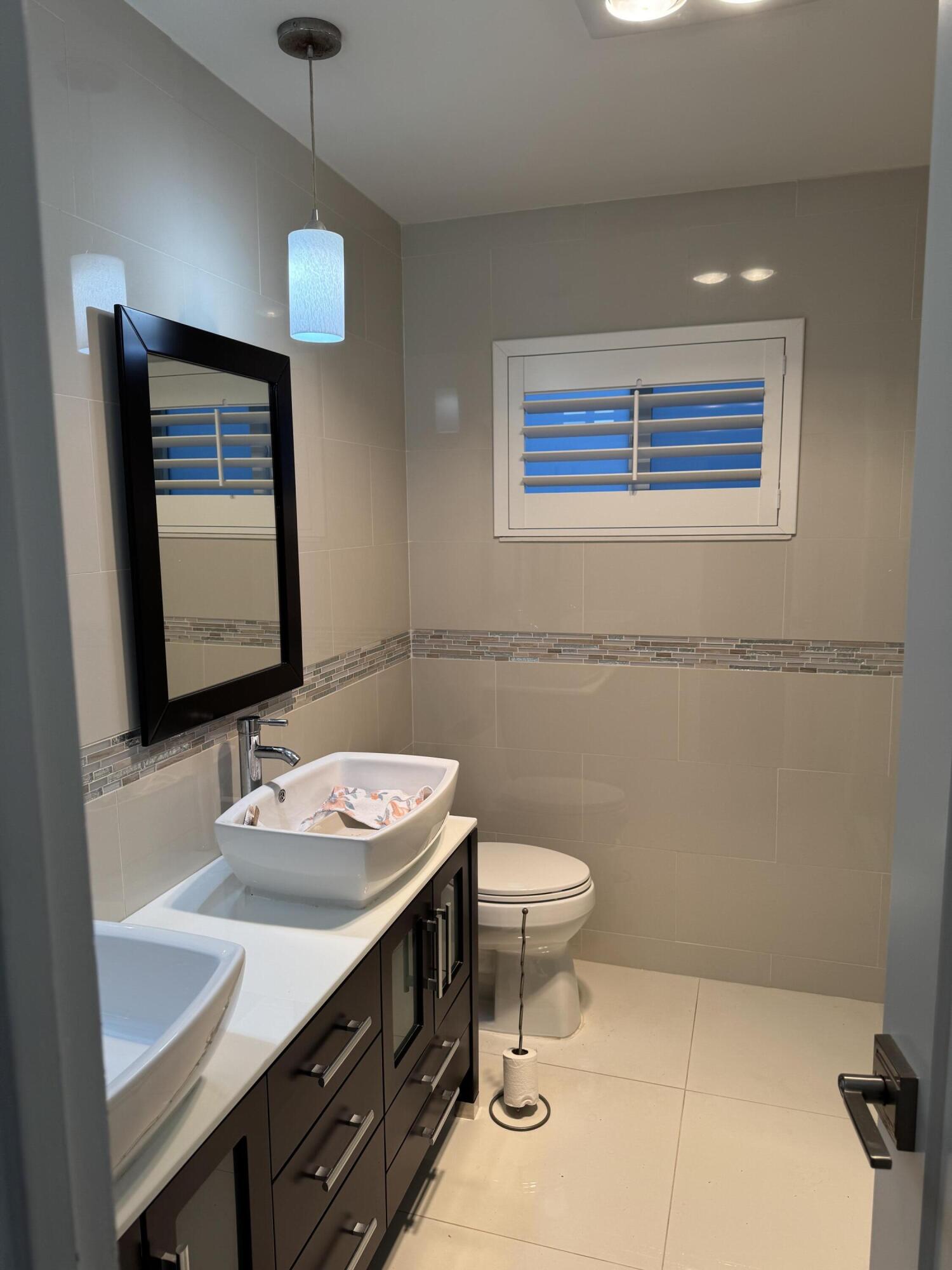 355 SE 7TH, Dania Beach FL 33004
