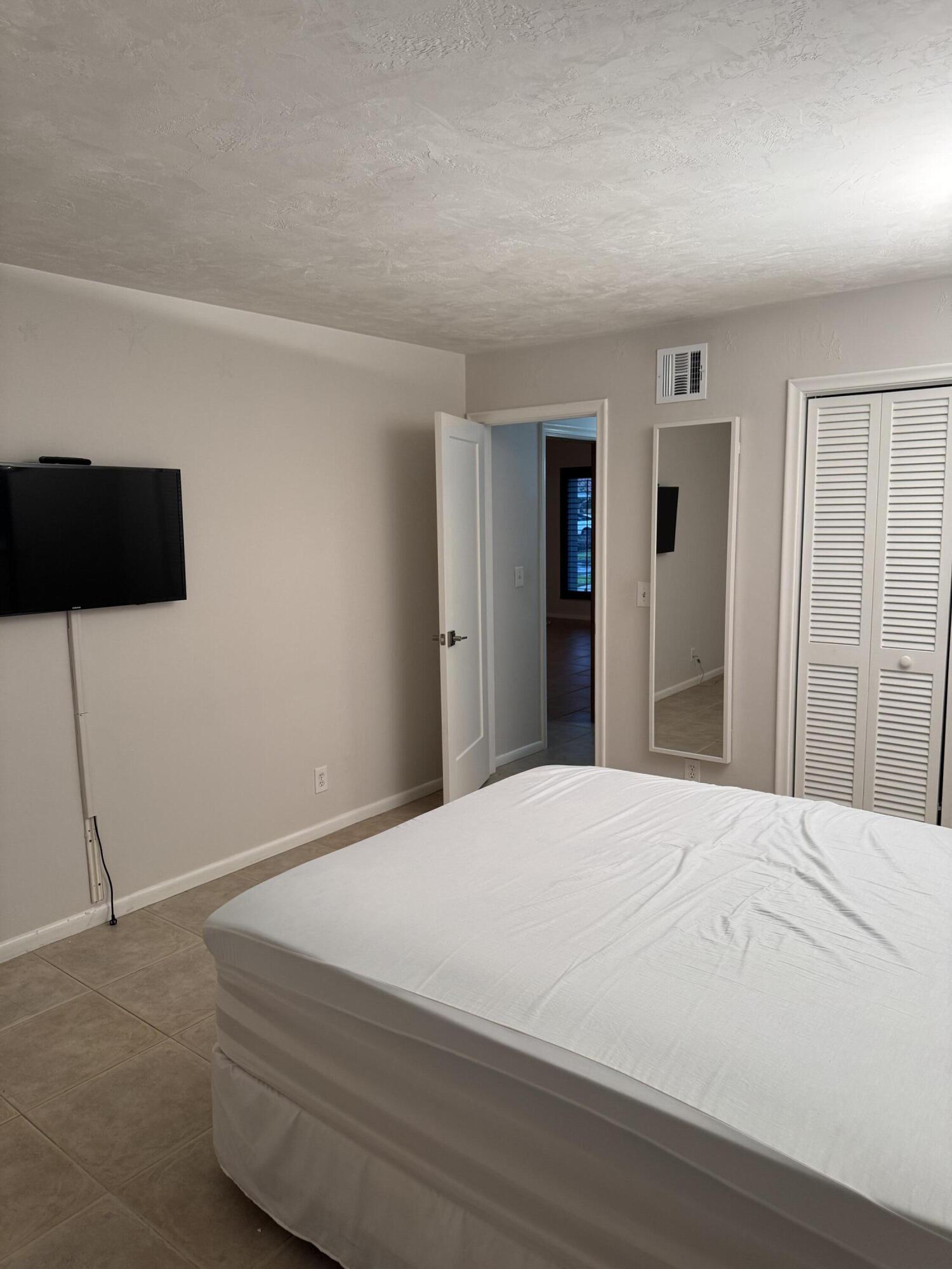 355 SE 7TH, Dania Beach FL 33004