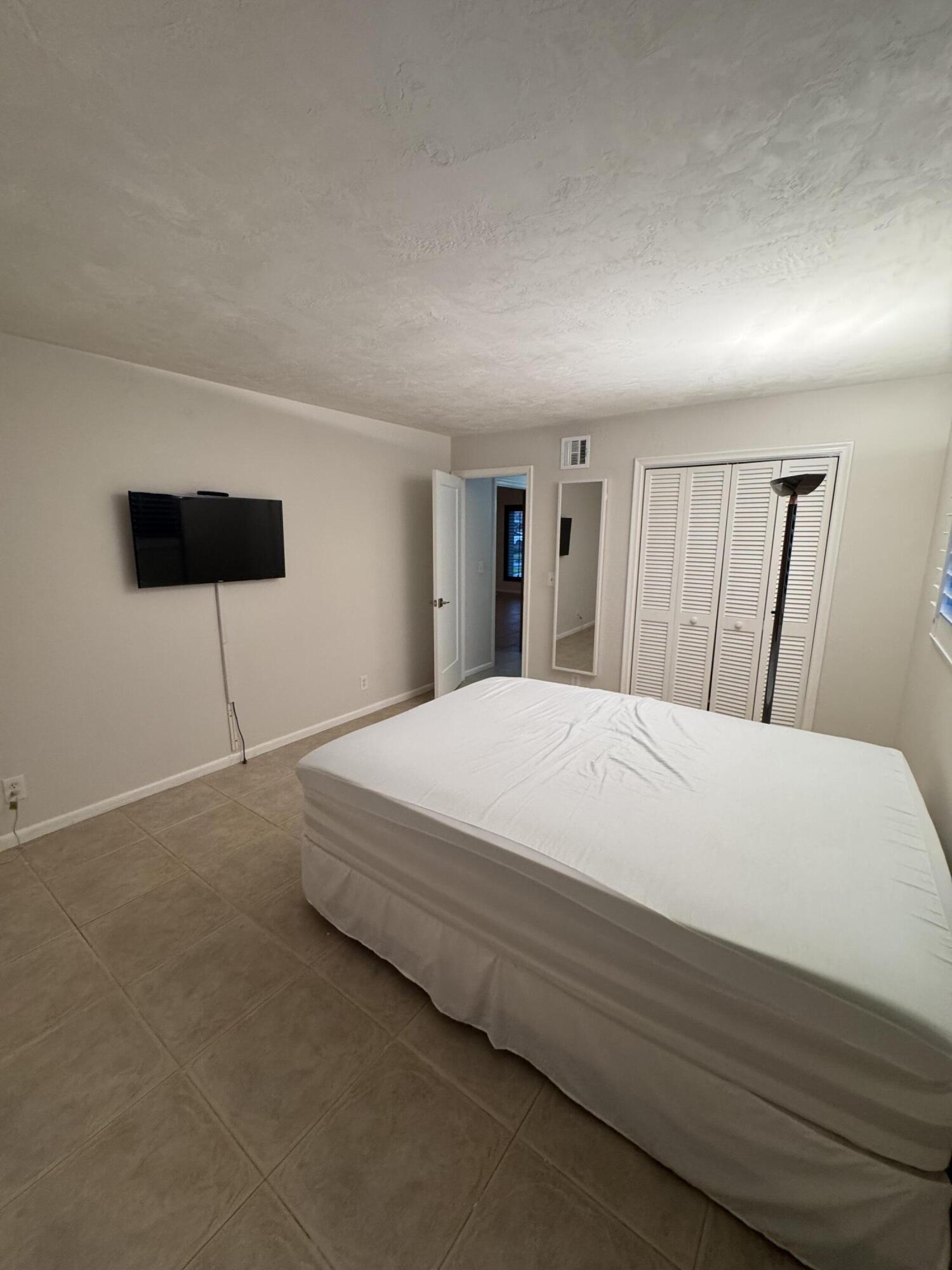 355 SE 7TH, Dania Beach FL 33004