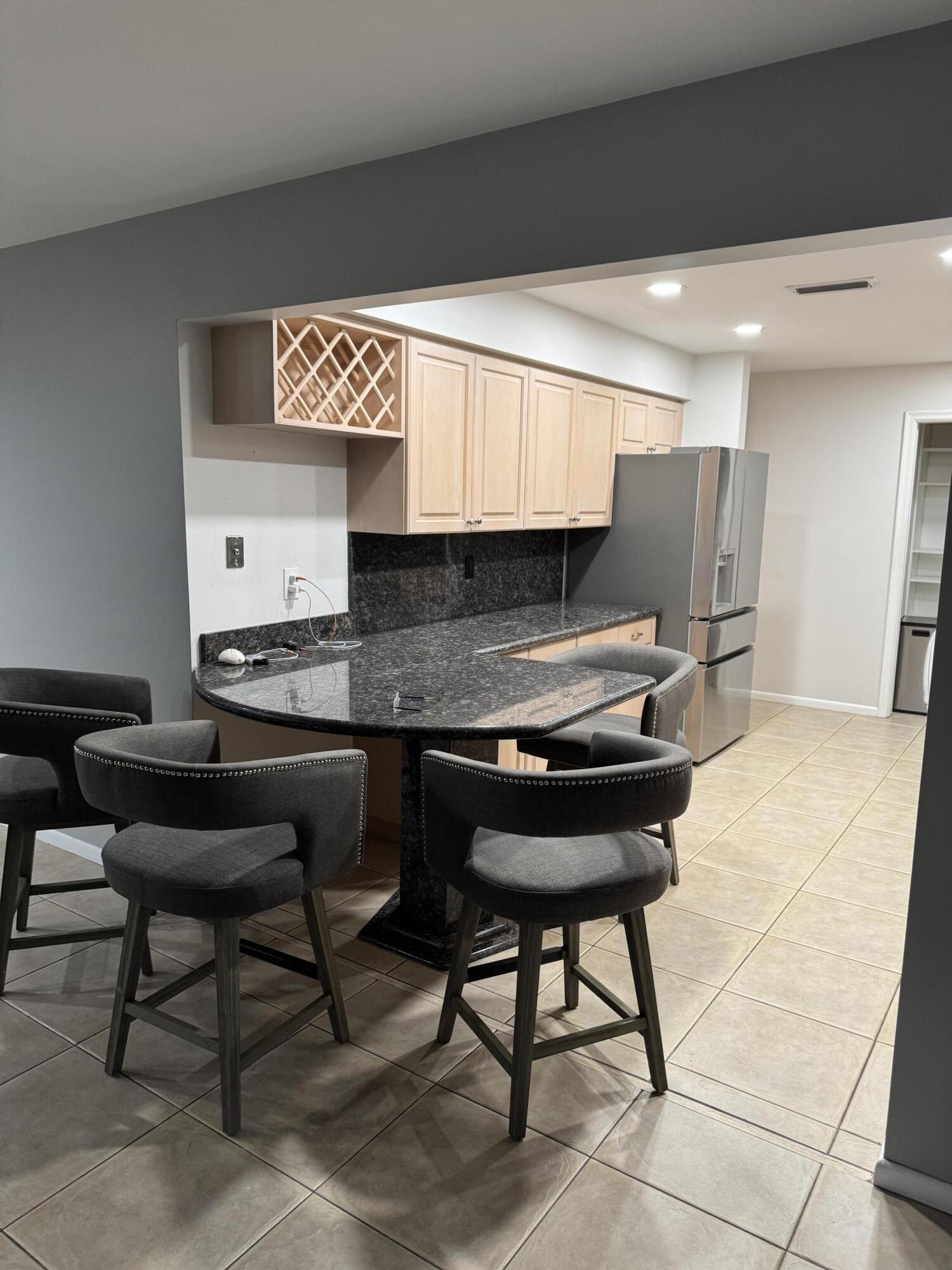 355 SE 7TH, Dania Beach FL 33004