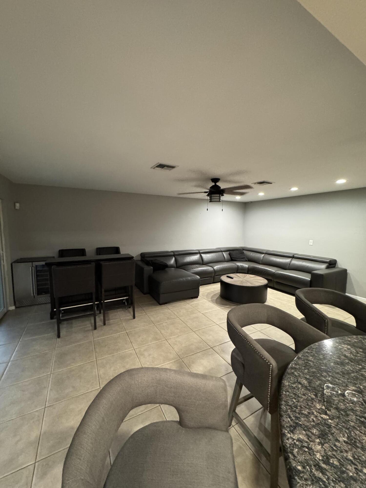 355 SE 7TH, Dania Beach FL 33004