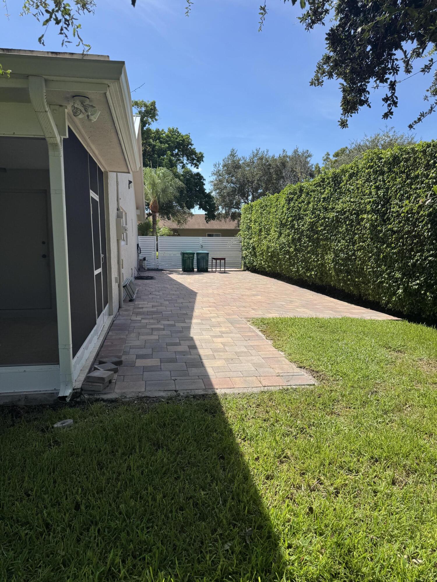355 SE 7TH, Dania Beach FL 33004