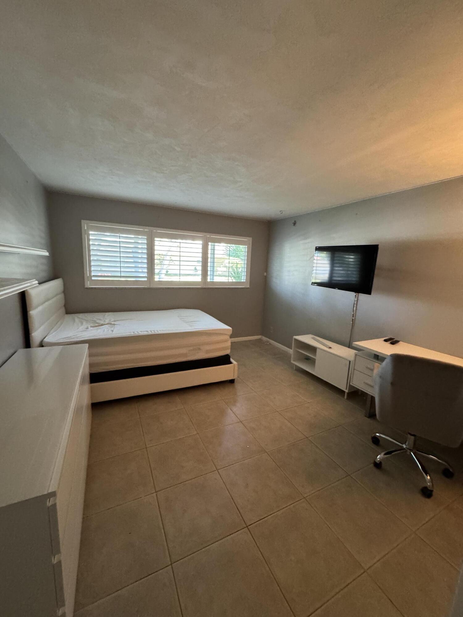 355 SE 7TH, Dania Beach FL 33004