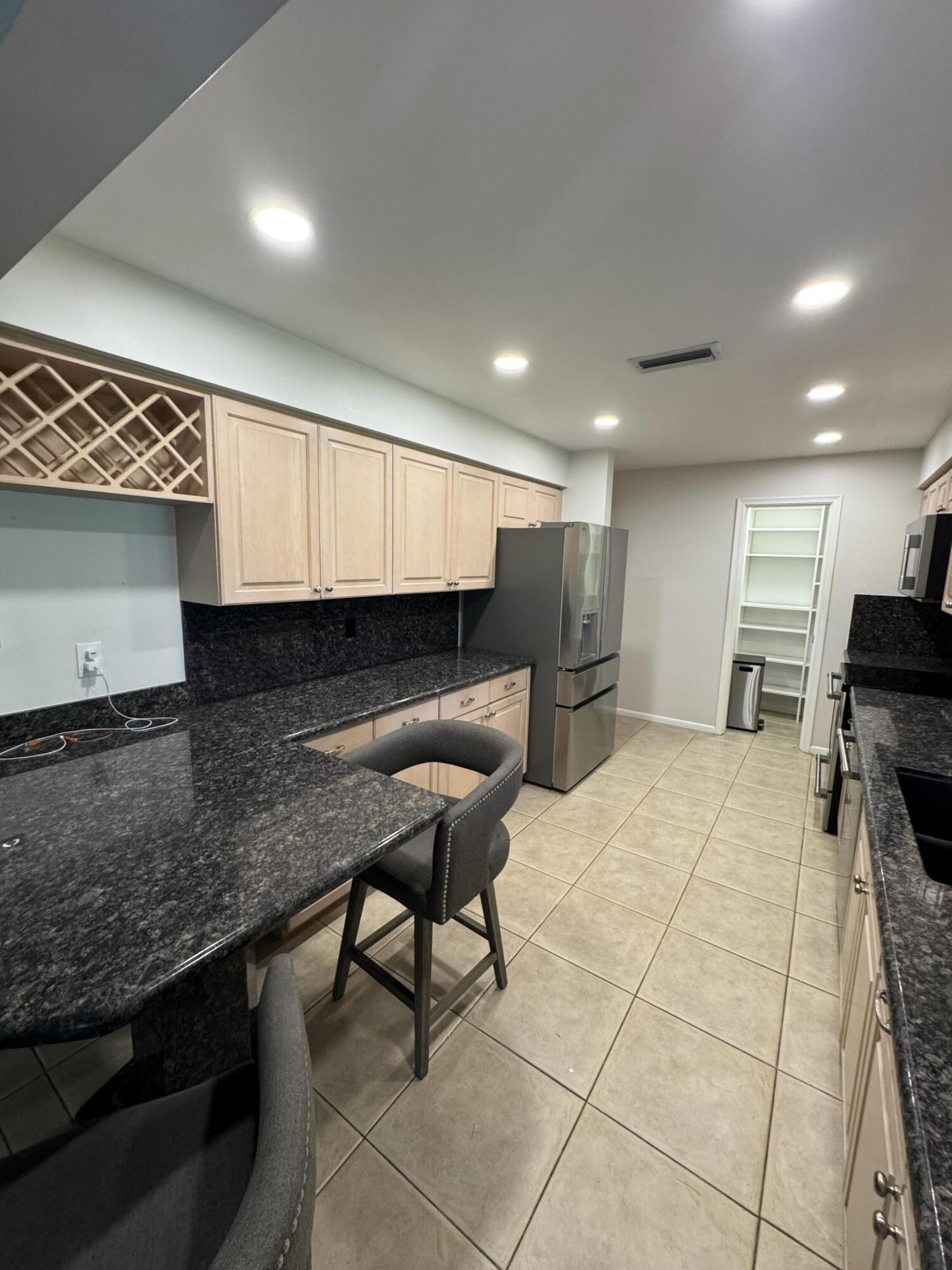 355 SE 7TH, Dania Beach FL 33004